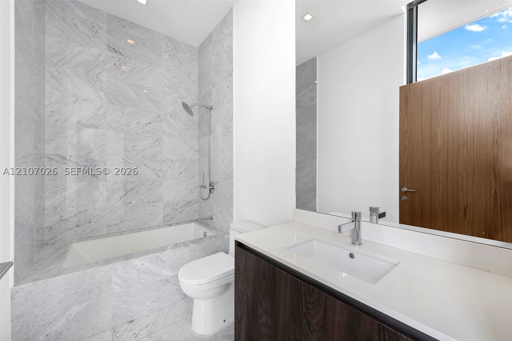 480 NE 31st St #PH5204 Miami, FL 33137