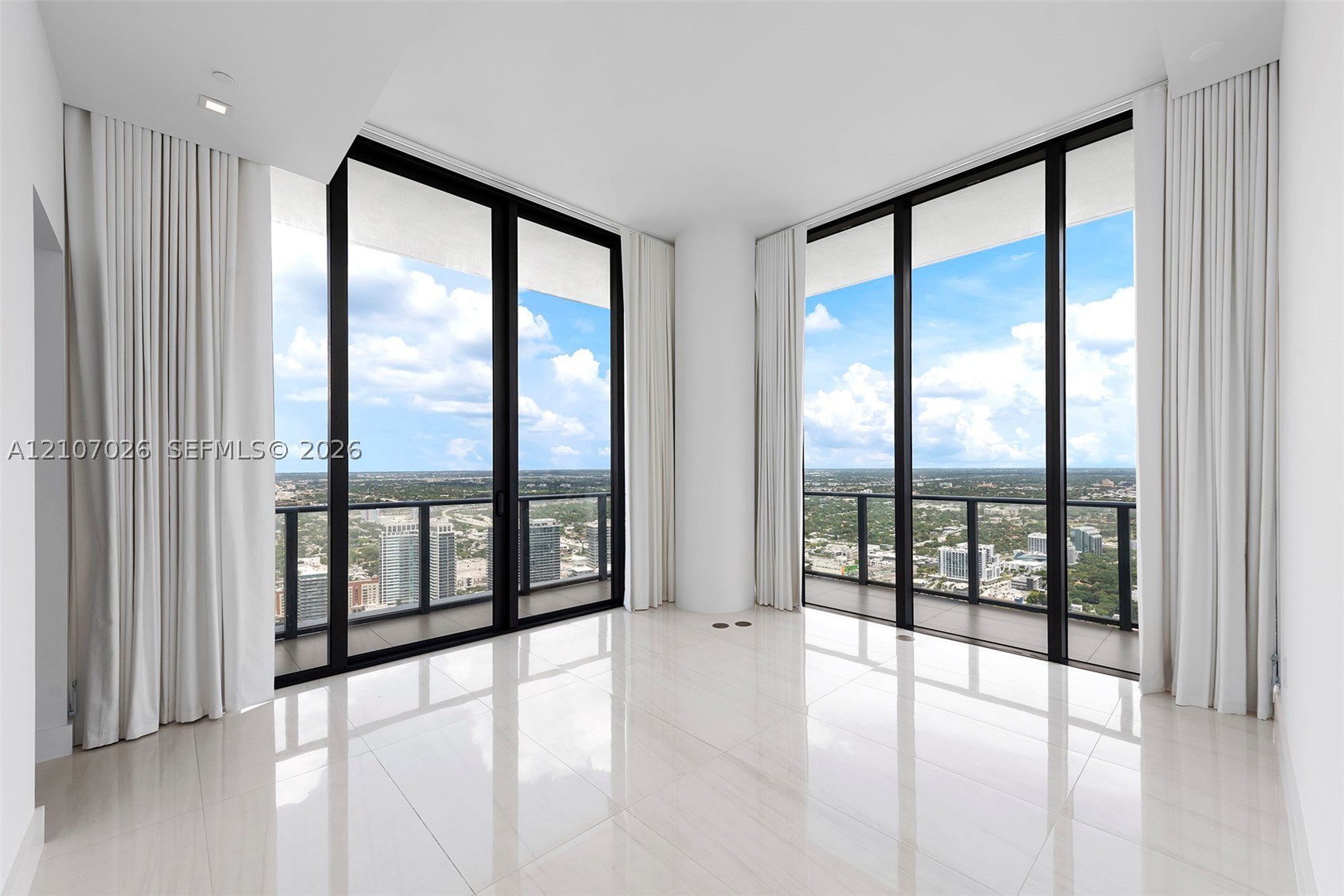 480 NE 31st St #PH5204 Miami, FL 33137