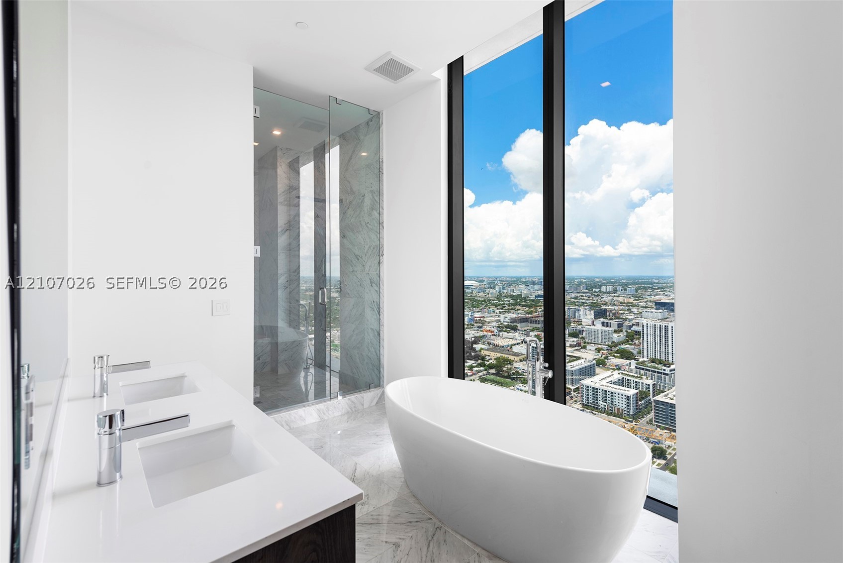 480 NE 31st St #PH5204 Miami, FL 33137