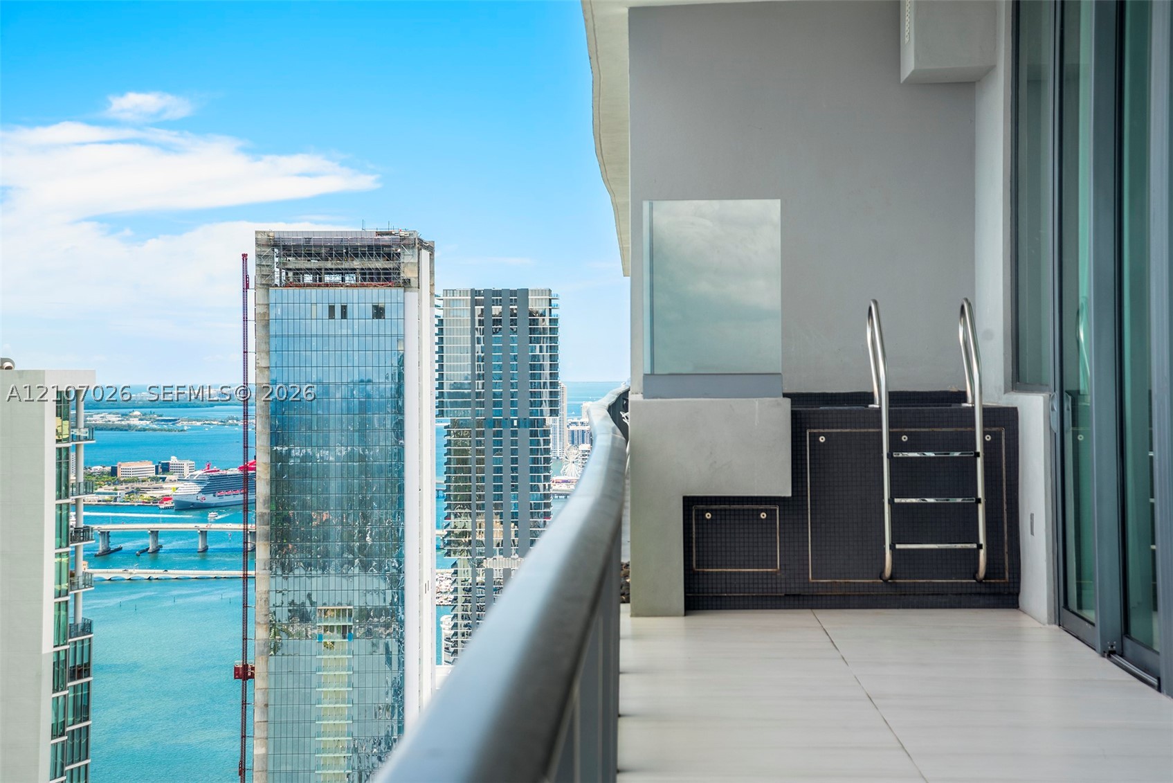 480 NE 31st St #PH5204 Miami, FL 33137