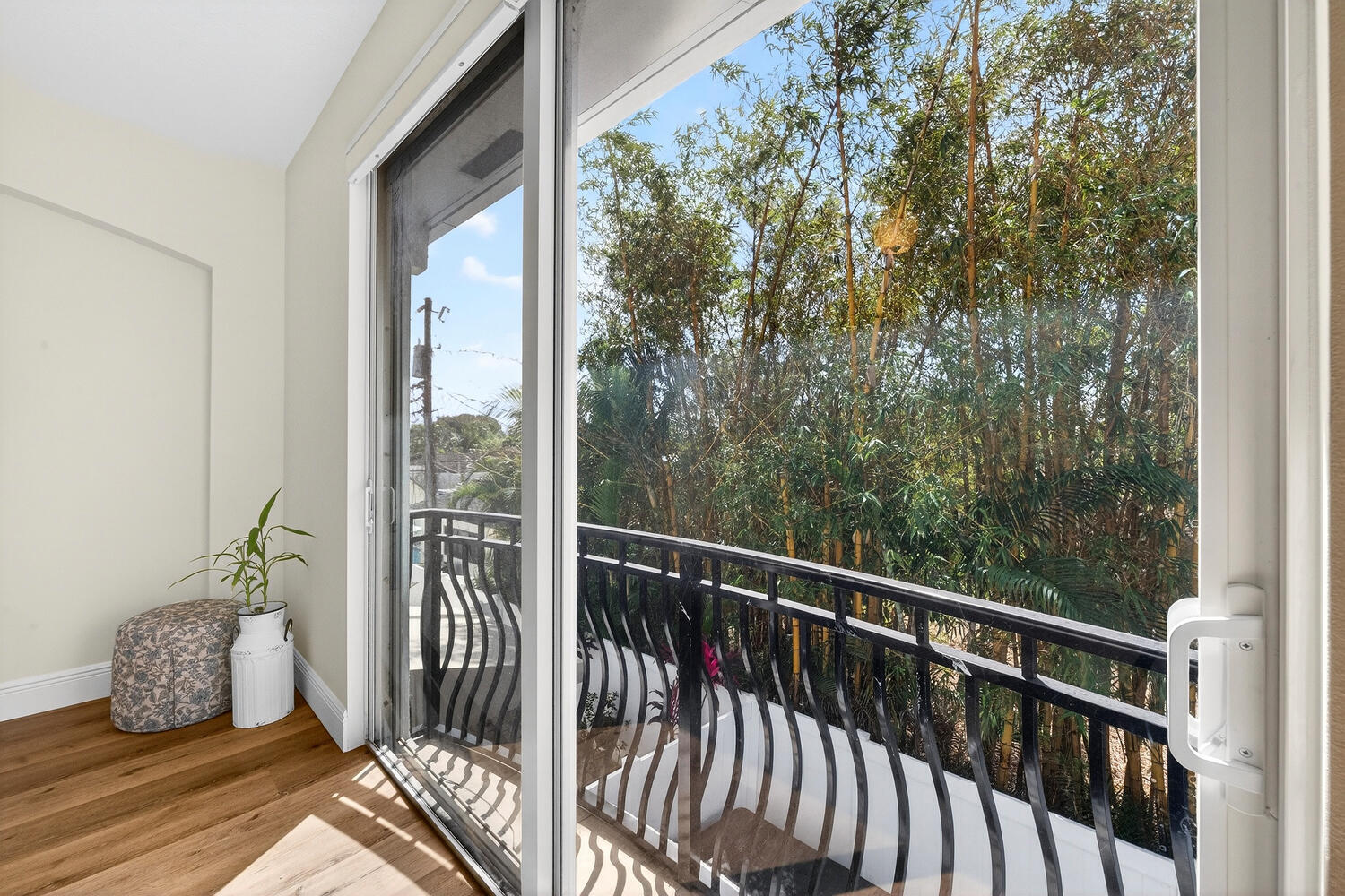 1942 NE 32nd Lighthouse Point, FL 33064