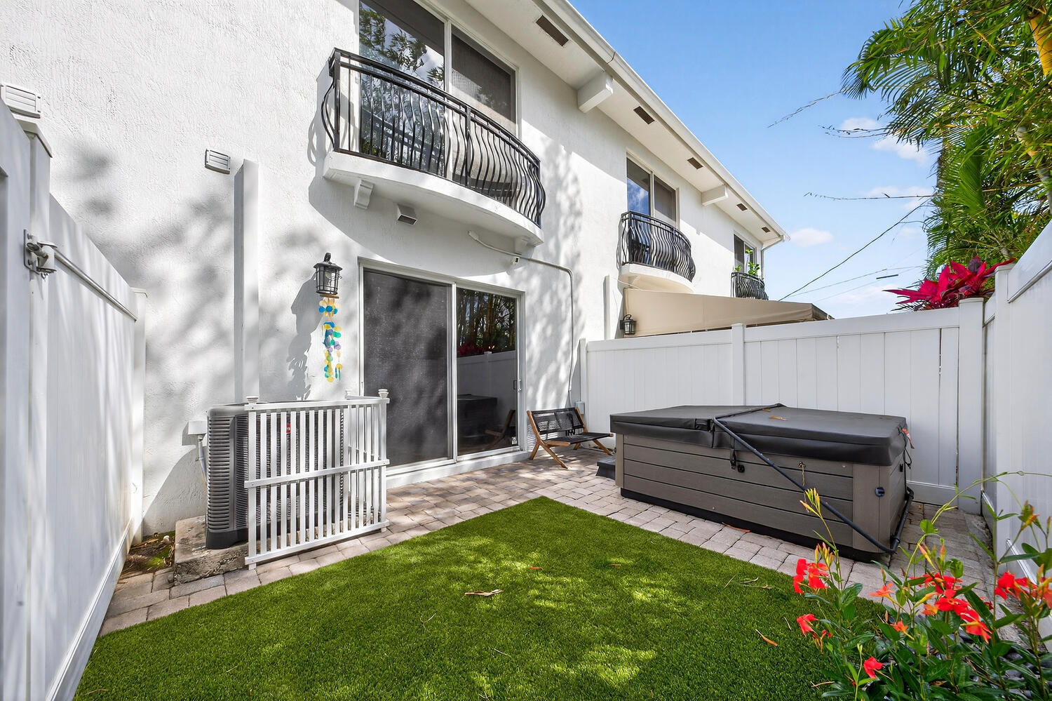 1942 NE 32nd Lighthouse Point, FL 33064