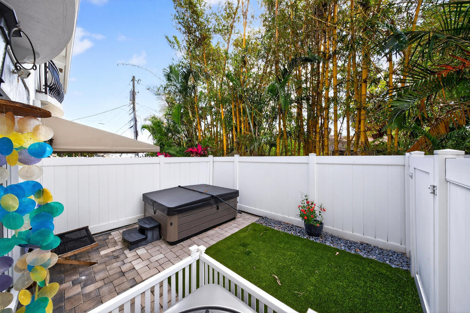 1942 NE 32nd Lighthouse Point, FL 33064