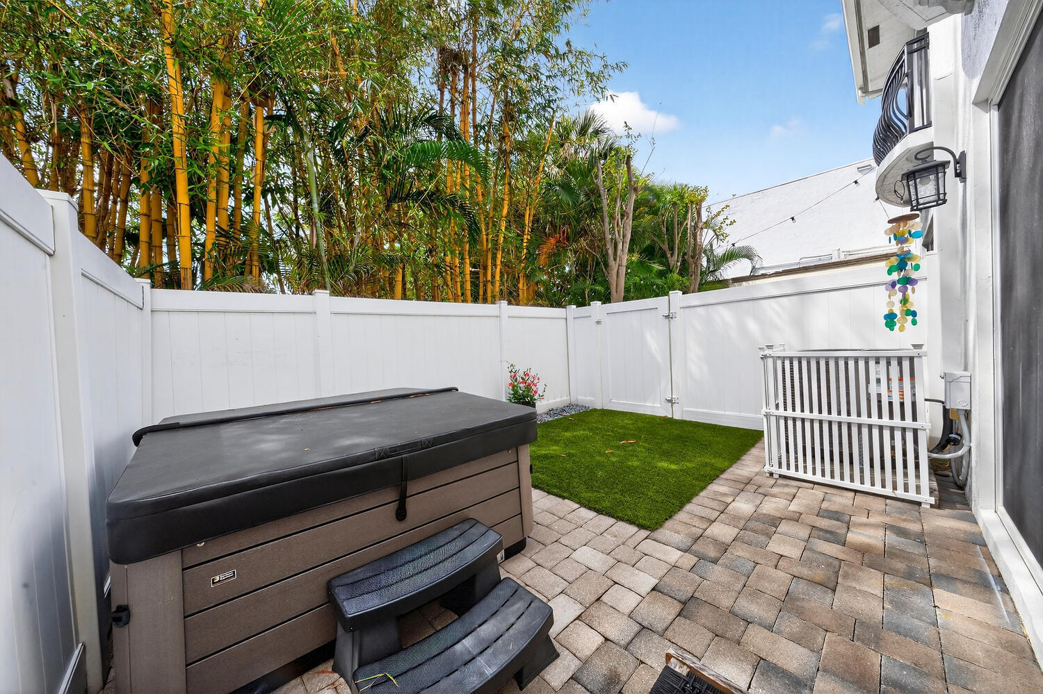 1942 NE 32nd Lighthouse Point, FL 33064