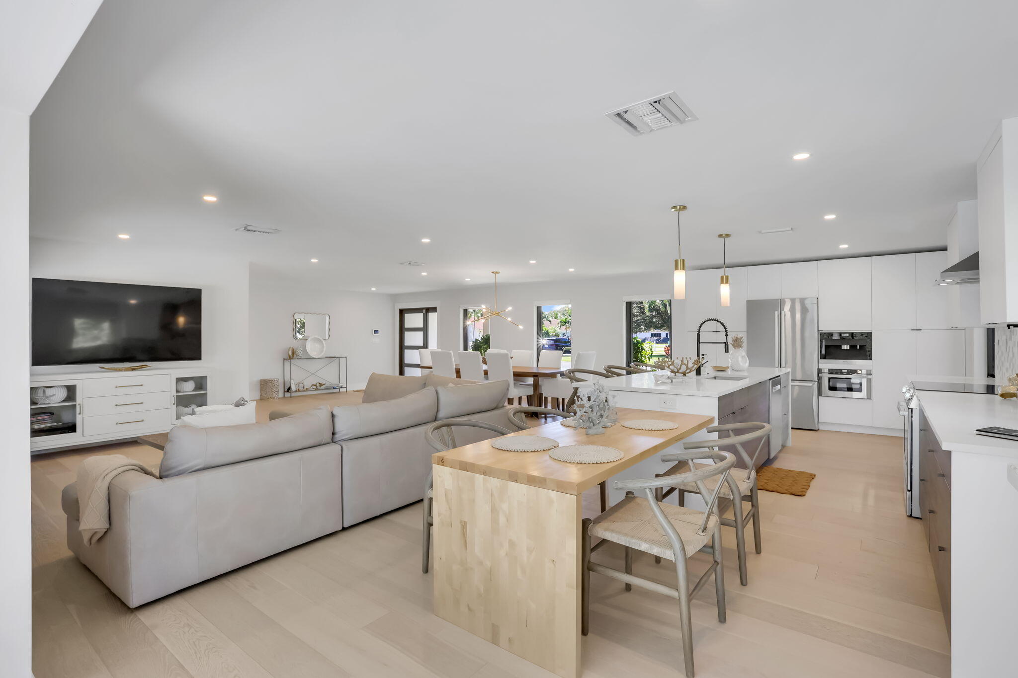 2520 SW 5th Boynton Beach, FL 33435