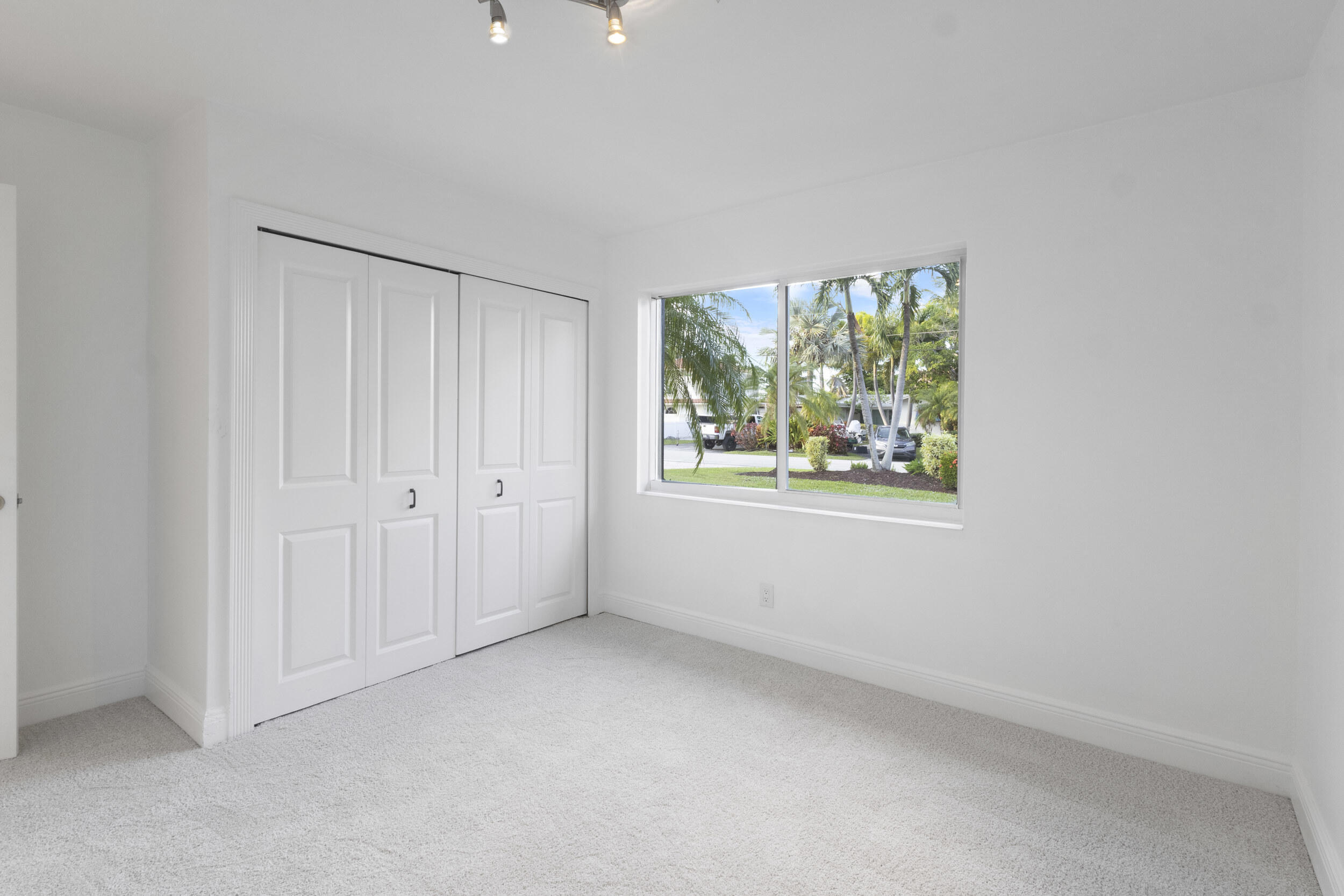 2940 NE 18th Pompano Beach, FL 33062