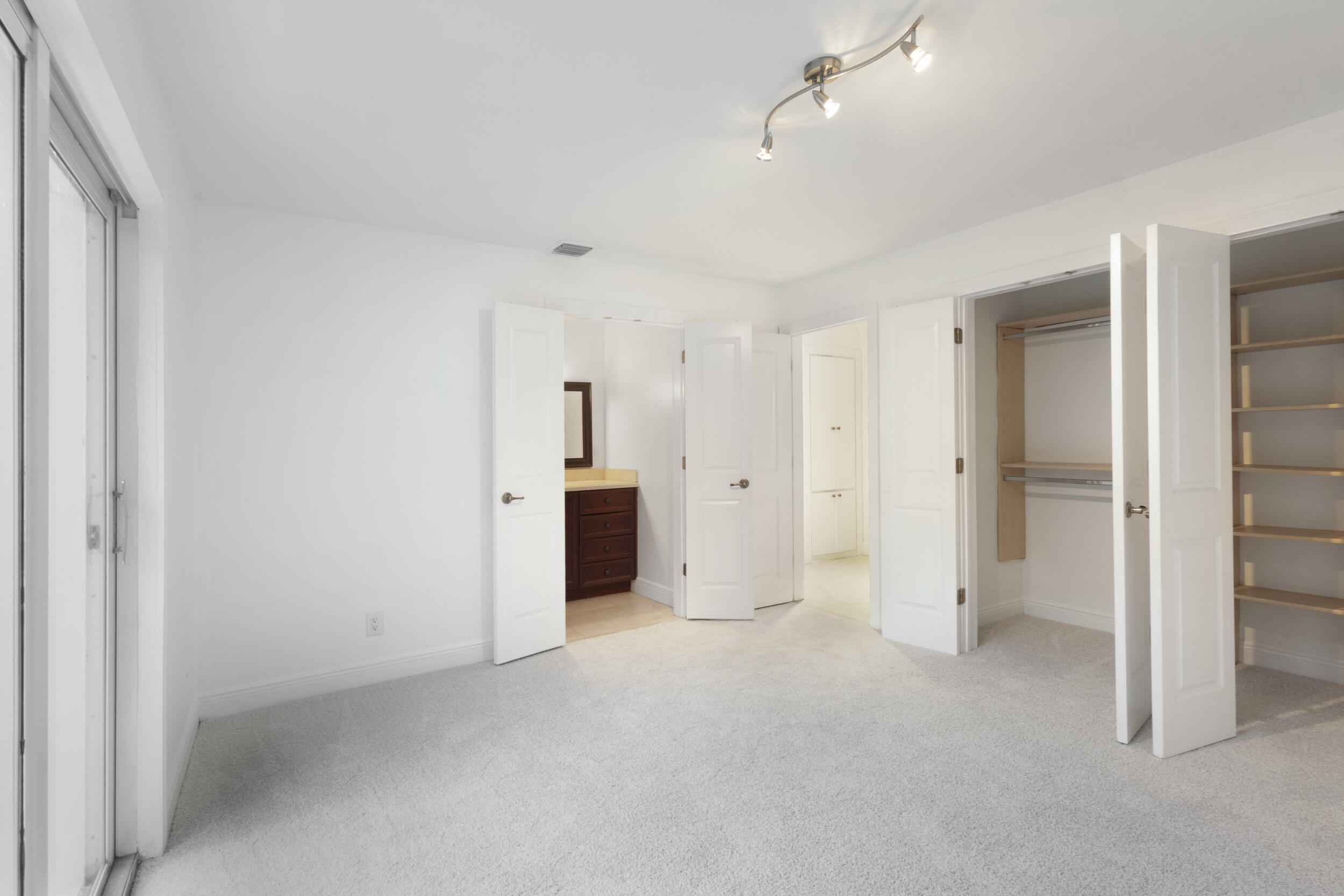 2940 NE 18th Pompano Beach, FL 33062