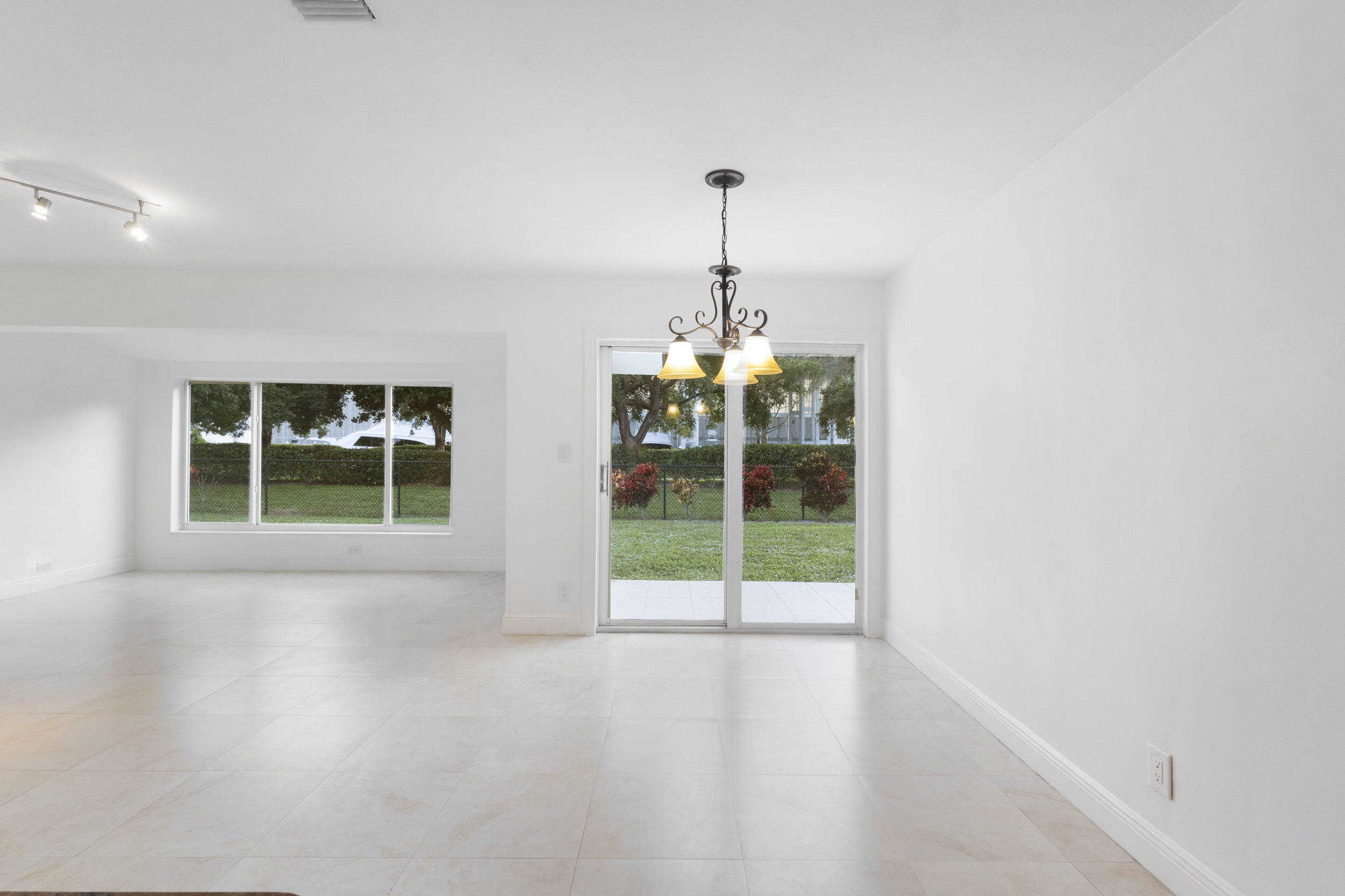 2940 NE 18th Pompano Beach, FL 33062