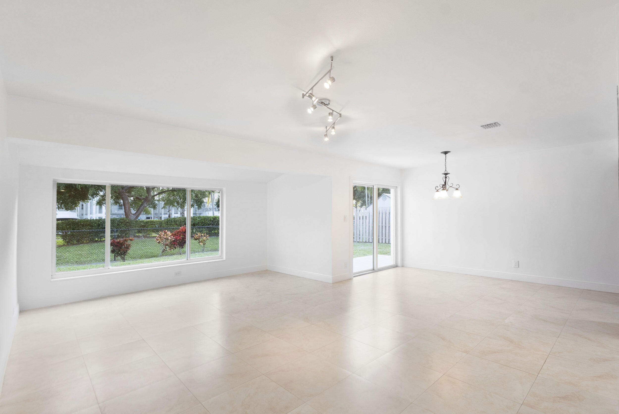 2940 NE 18th Pompano Beach, FL 33062