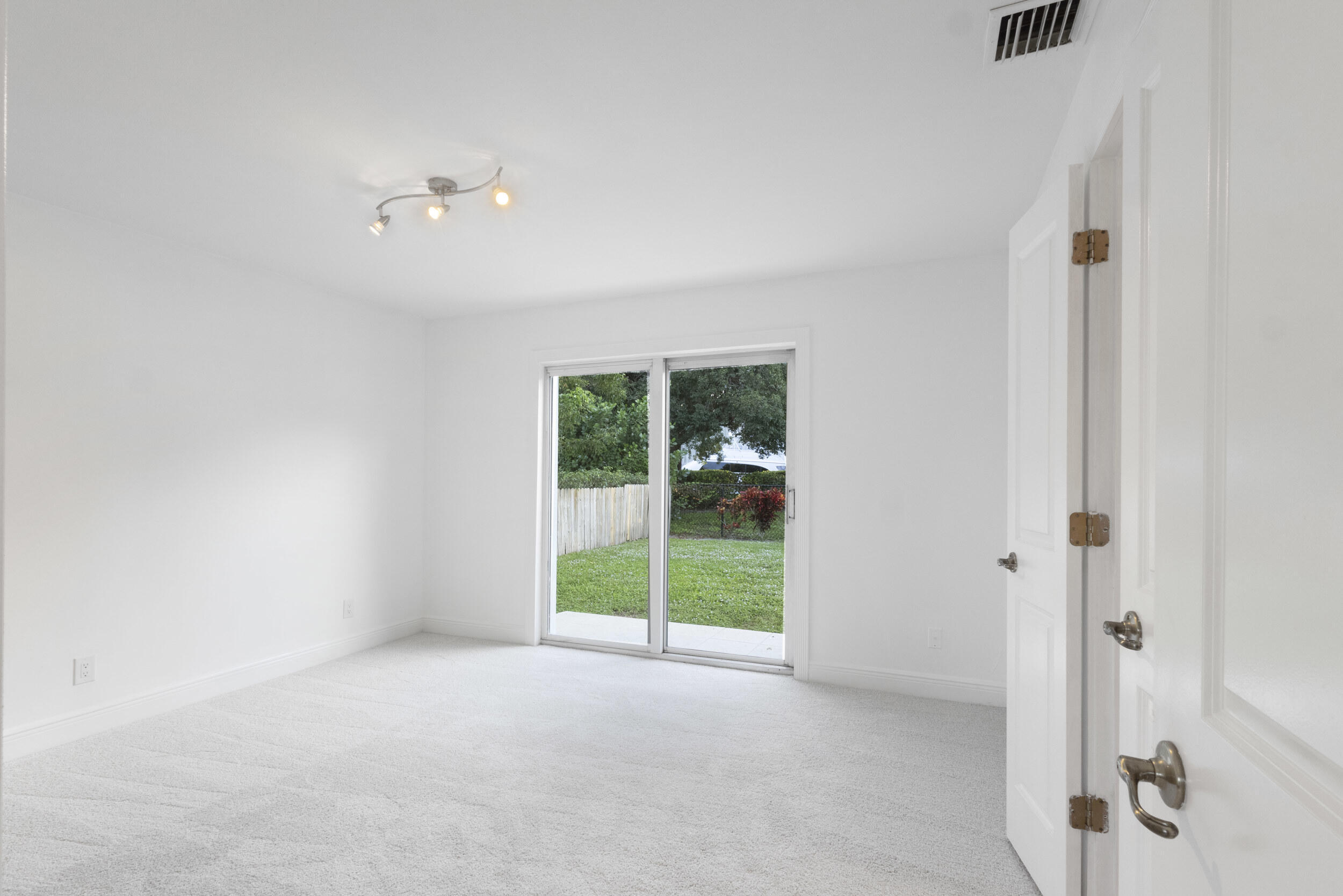2940 NE 18th Pompano Beach, FL 33062