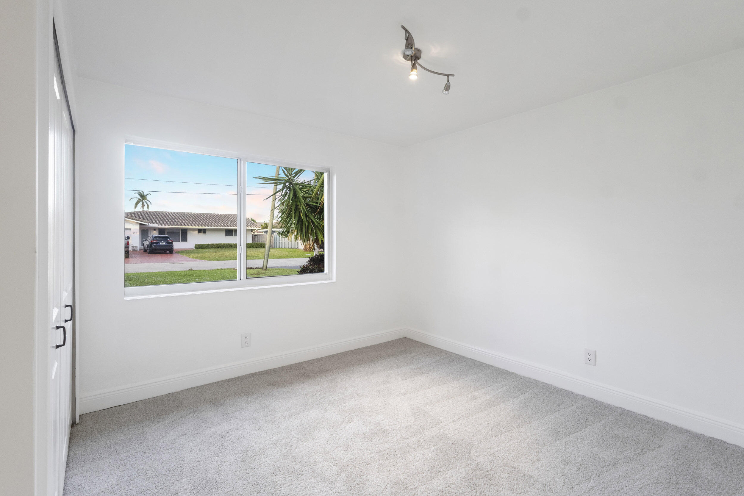 2940 NE 18th Pompano Beach, FL 33062