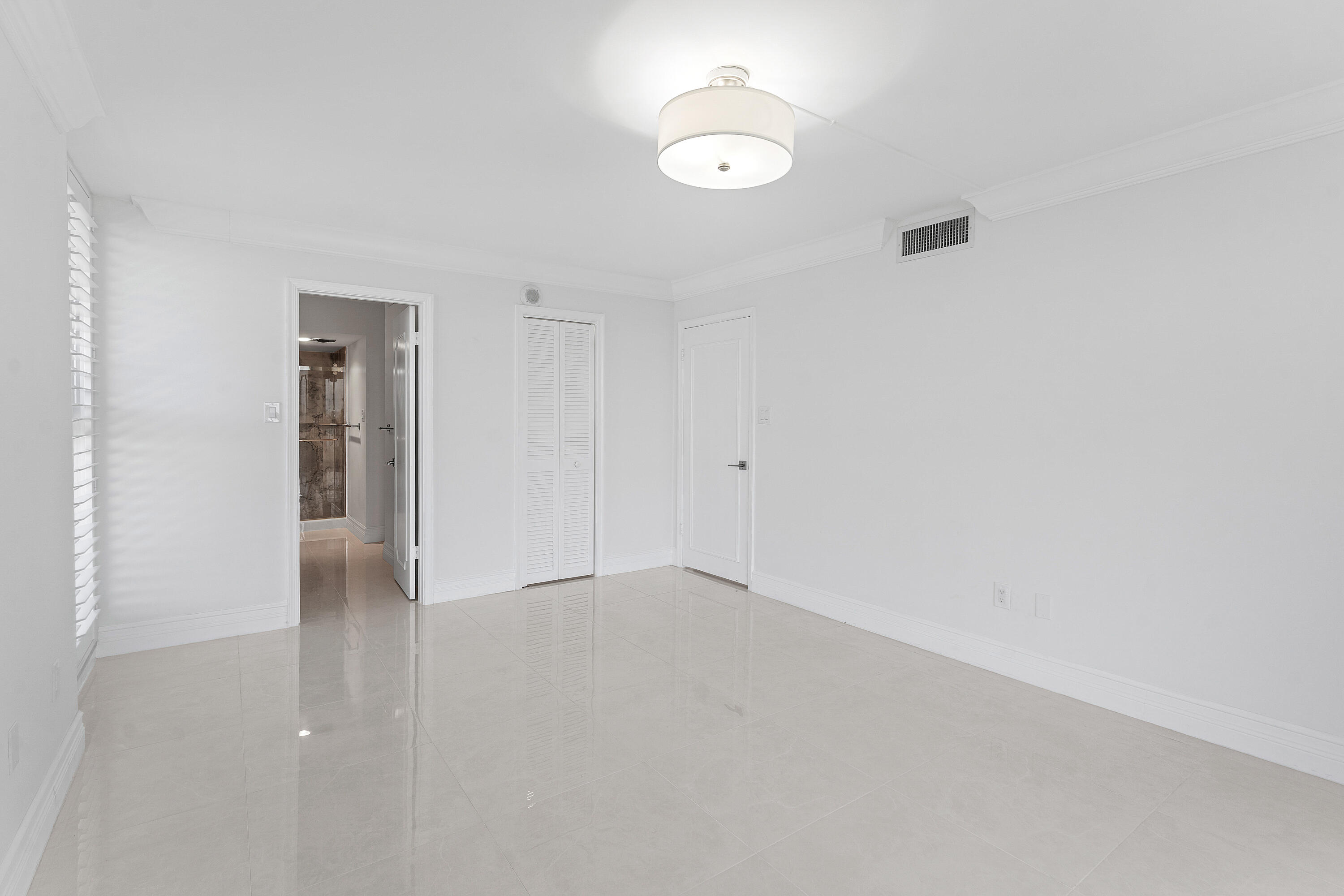 5380 N Ocean #5a Riviera Beach, FL 33404