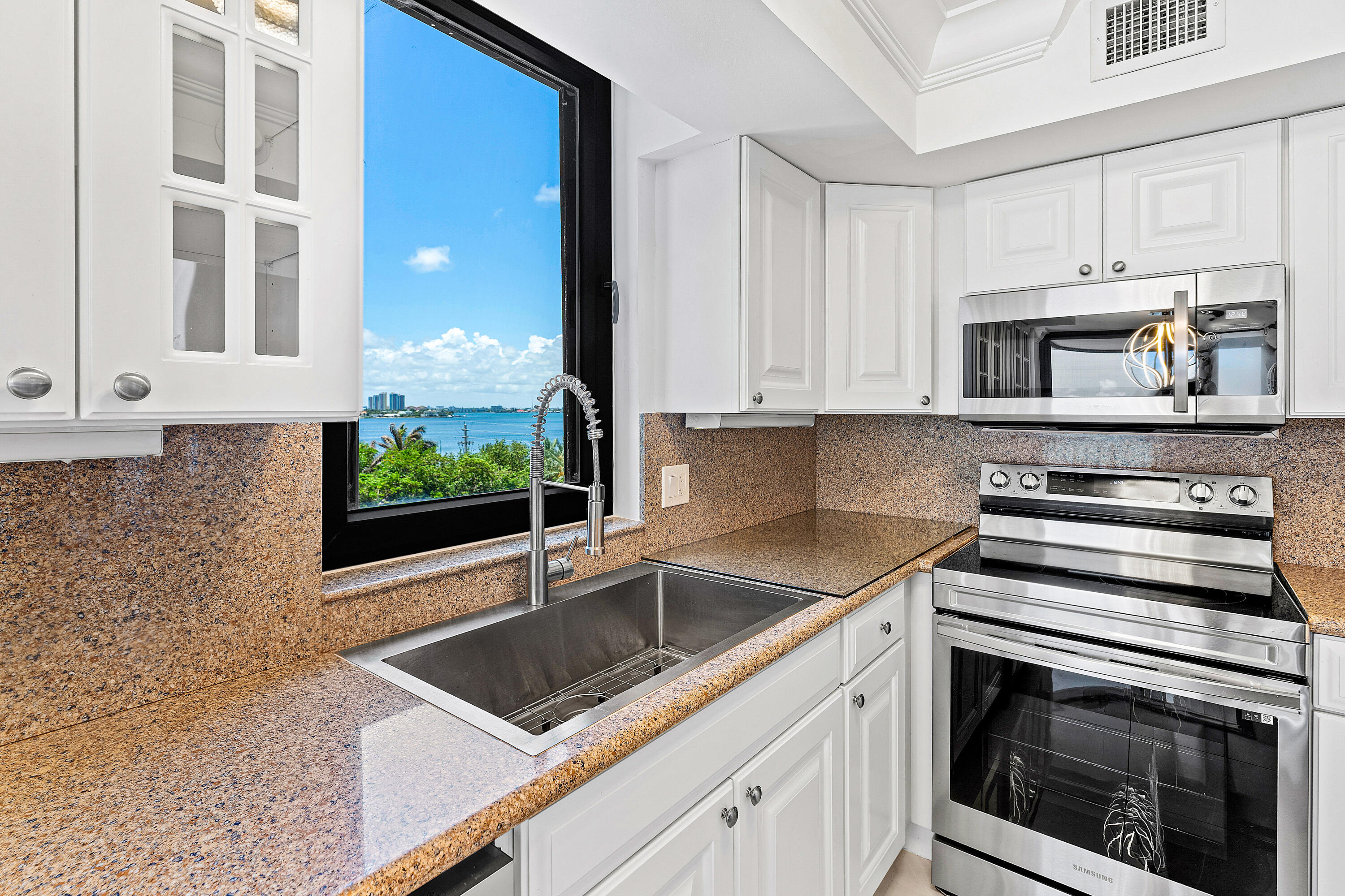 5380 N Ocean #5a Riviera Beach, FL 33404