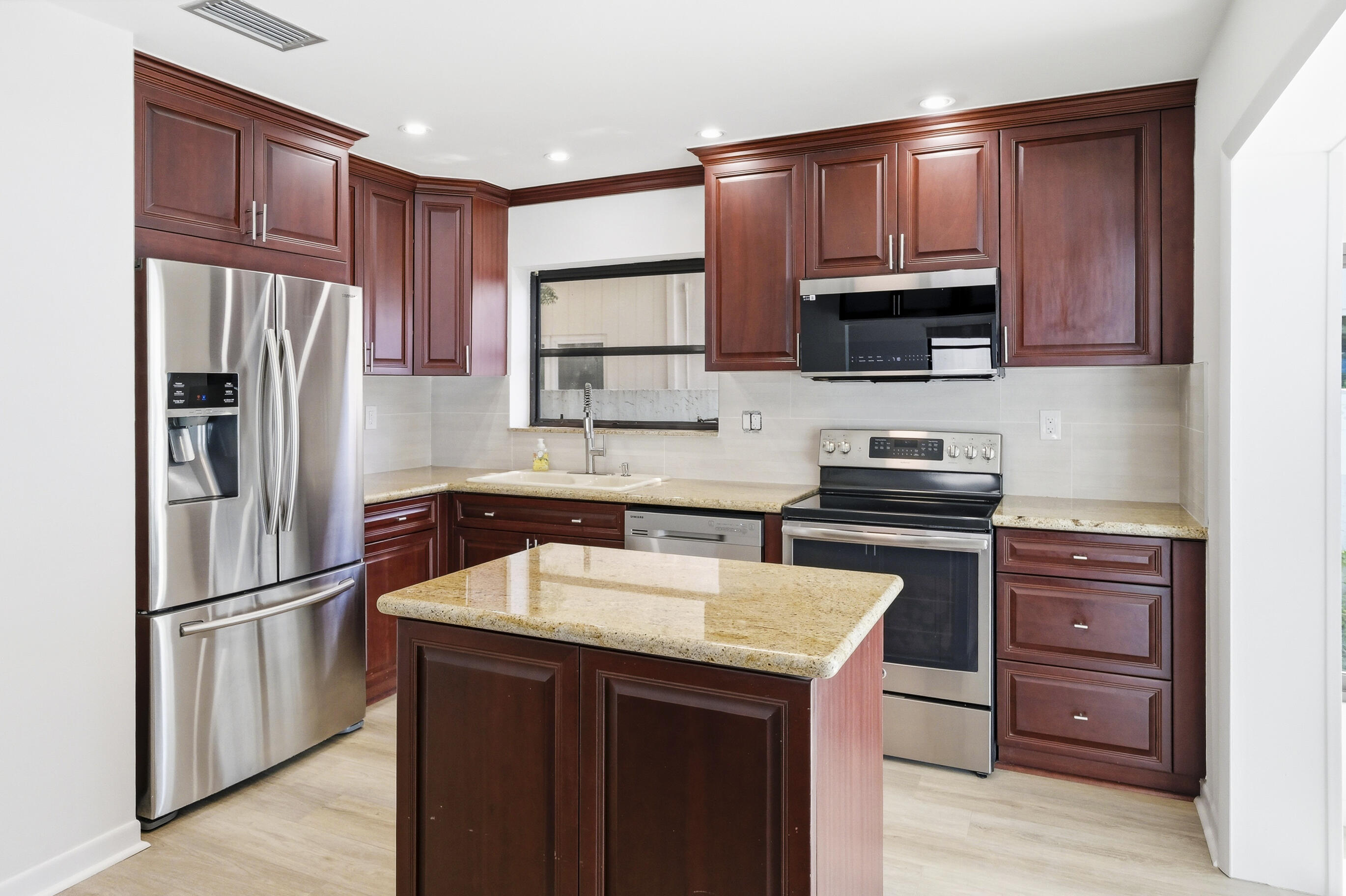 1708 SE 11th Fort Lauderdale, FL 33316