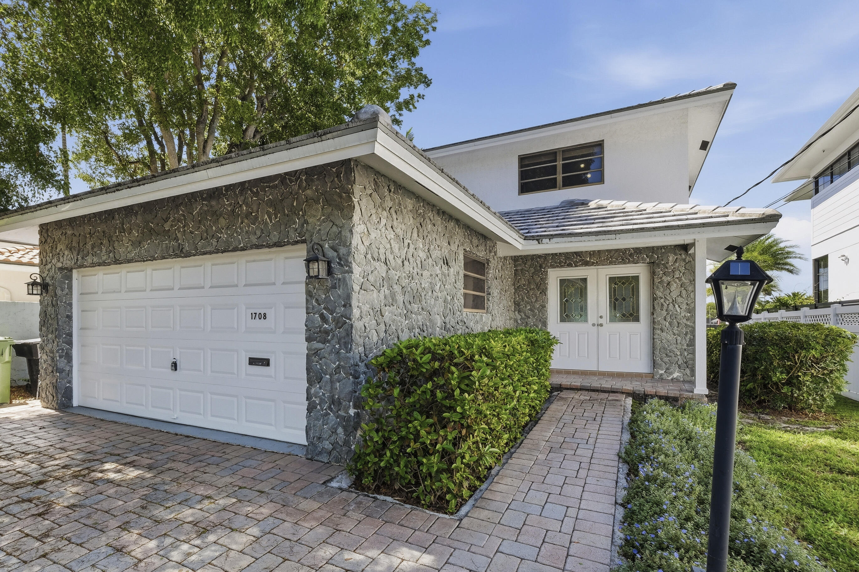 1708 SE 11th Fort Lauderdale, FL 33316