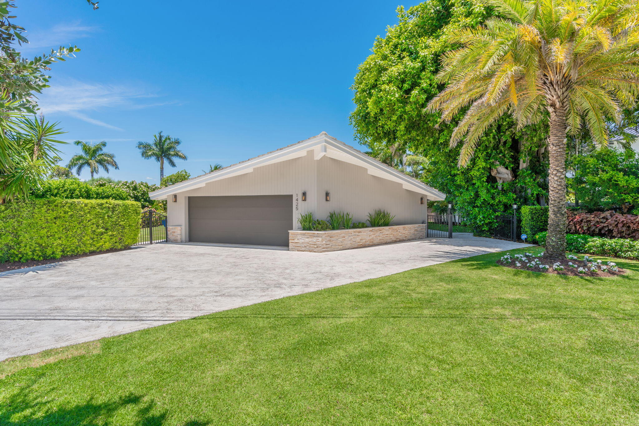 1425 Middle Riv