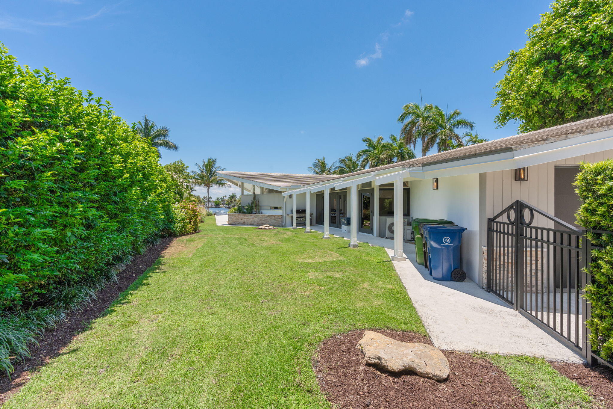 1425 Middle Riv Fort Lauderdale, FL 33304