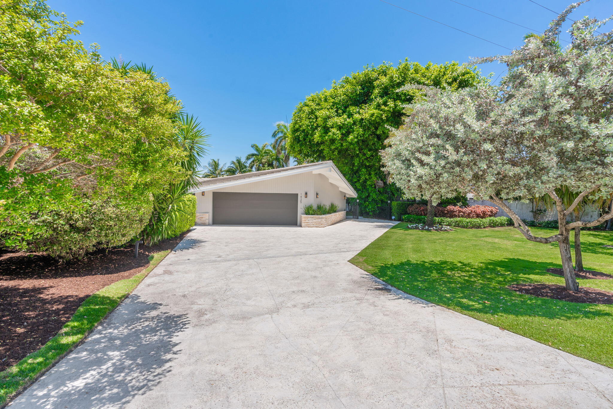 1425 Middle Riv Fort Lauderdale, FL 33304