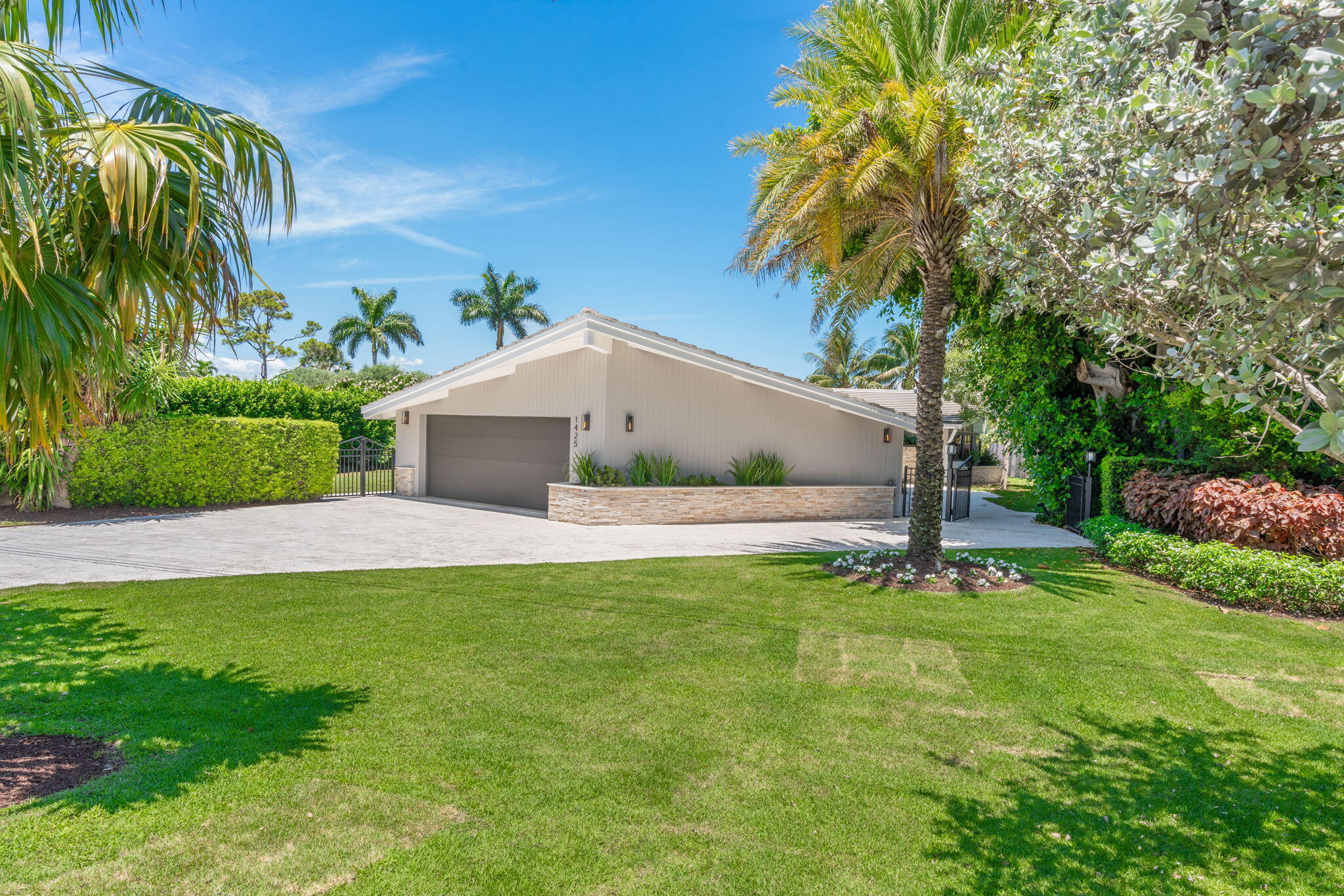 1425 Middle Riv Fort Lauderdale, FL 33304
