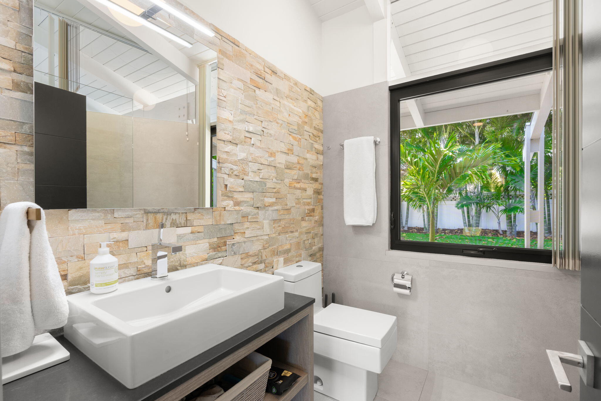 1425 Middle Riv Fort Lauderdale, FL 33304