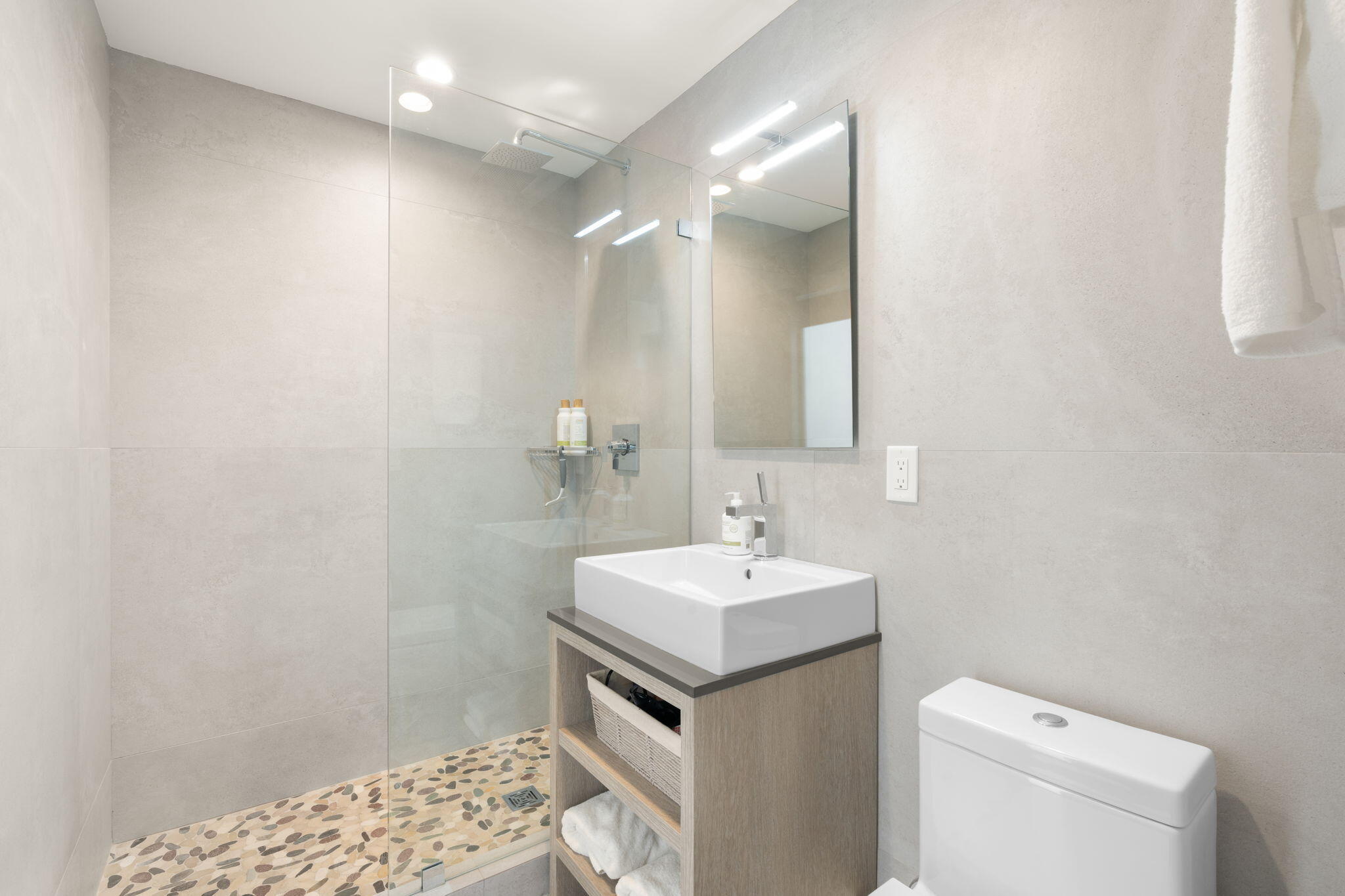 1425 Middle Riv Fort Lauderdale, FL 33304
