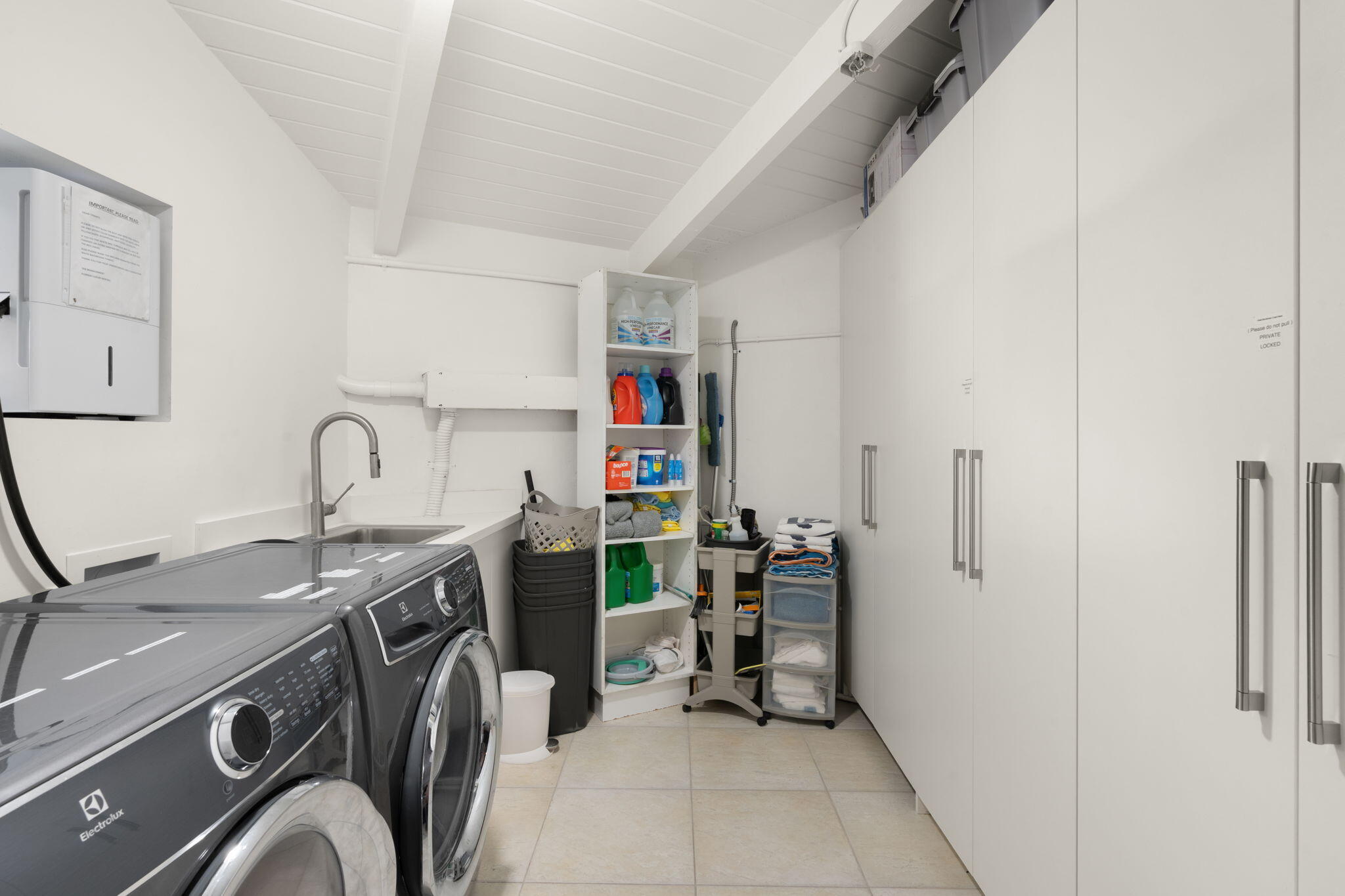 1425 Middle Riv Fort Lauderdale, FL 33304