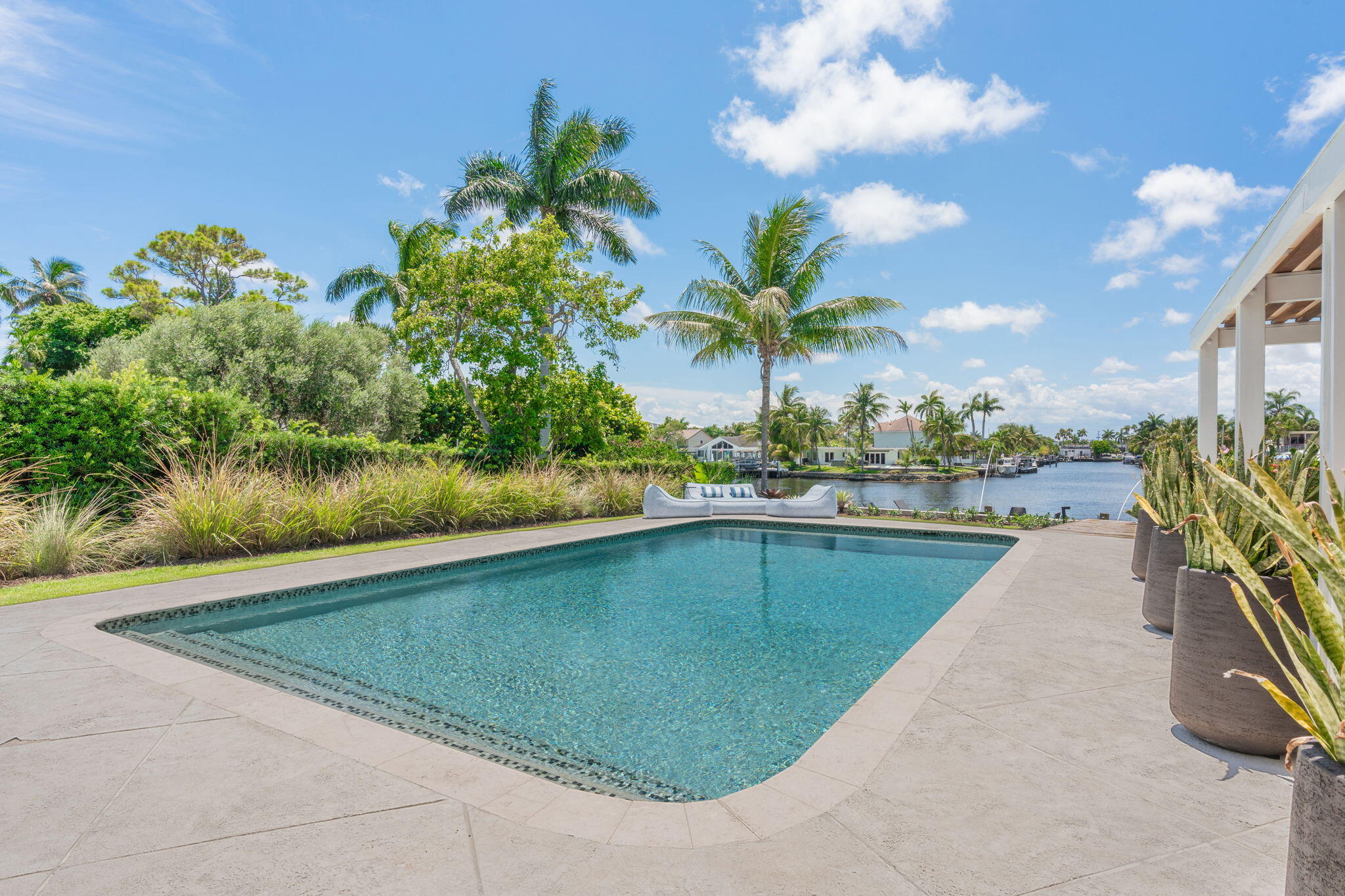 1425 Middle Riv Fort Lauderdale, FL 33304