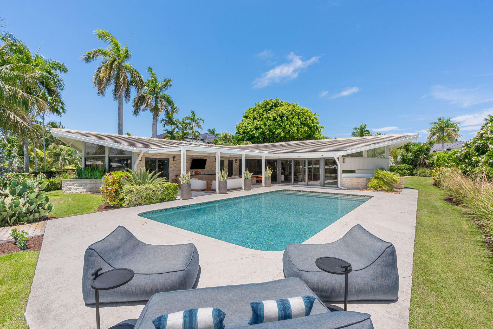 1425 Middle Riv Fort Lauderdale, FL 33304