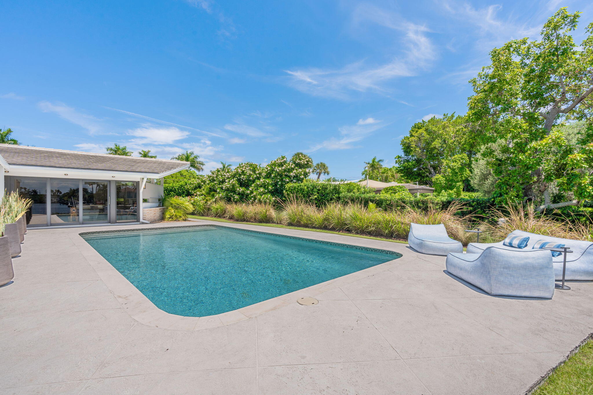 1425 Middle Riv Fort Lauderdale, FL 33304