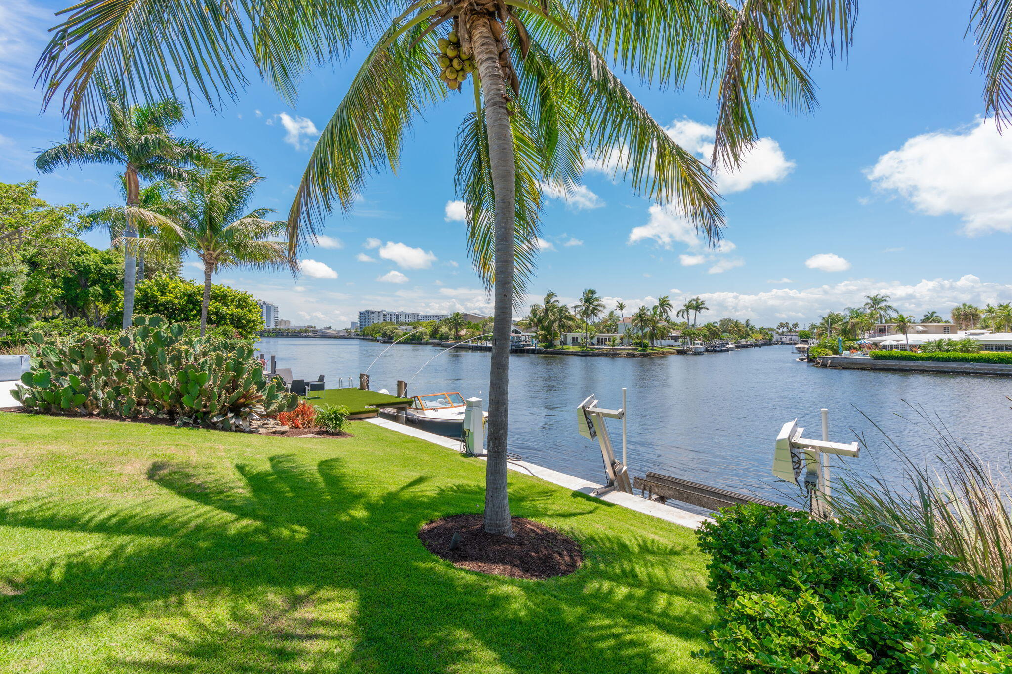 1425 Middle Riv Fort Lauderdale, FL 33304