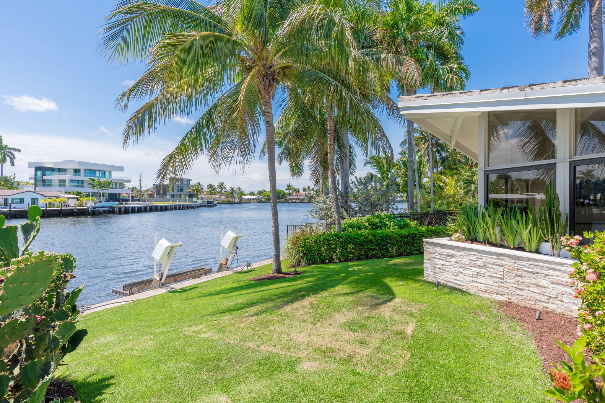 1425 Middle Riv Fort Lauderdale, FL 33304