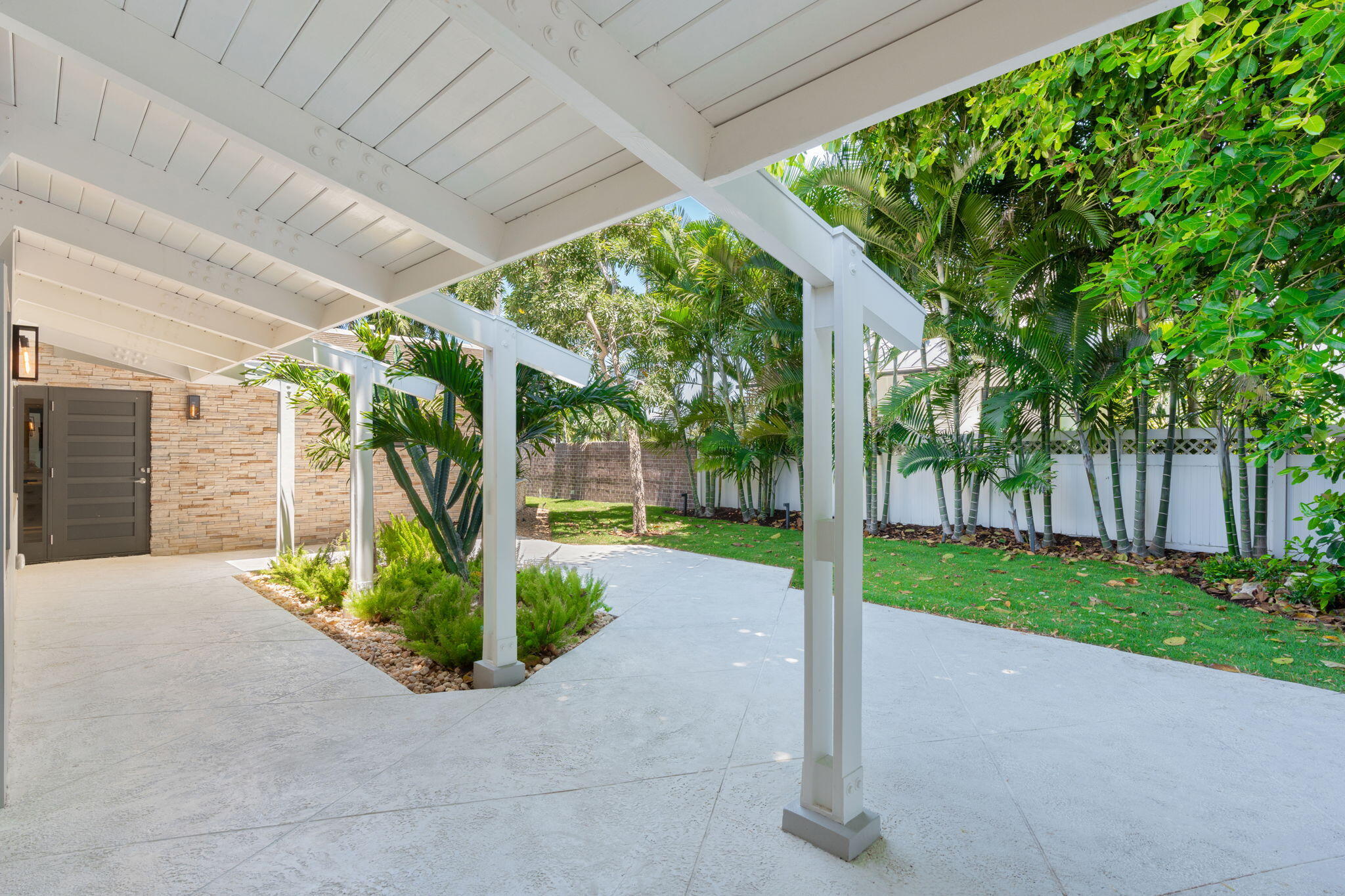 1425 Middle Riv Fort Lauderdale, FL 33304