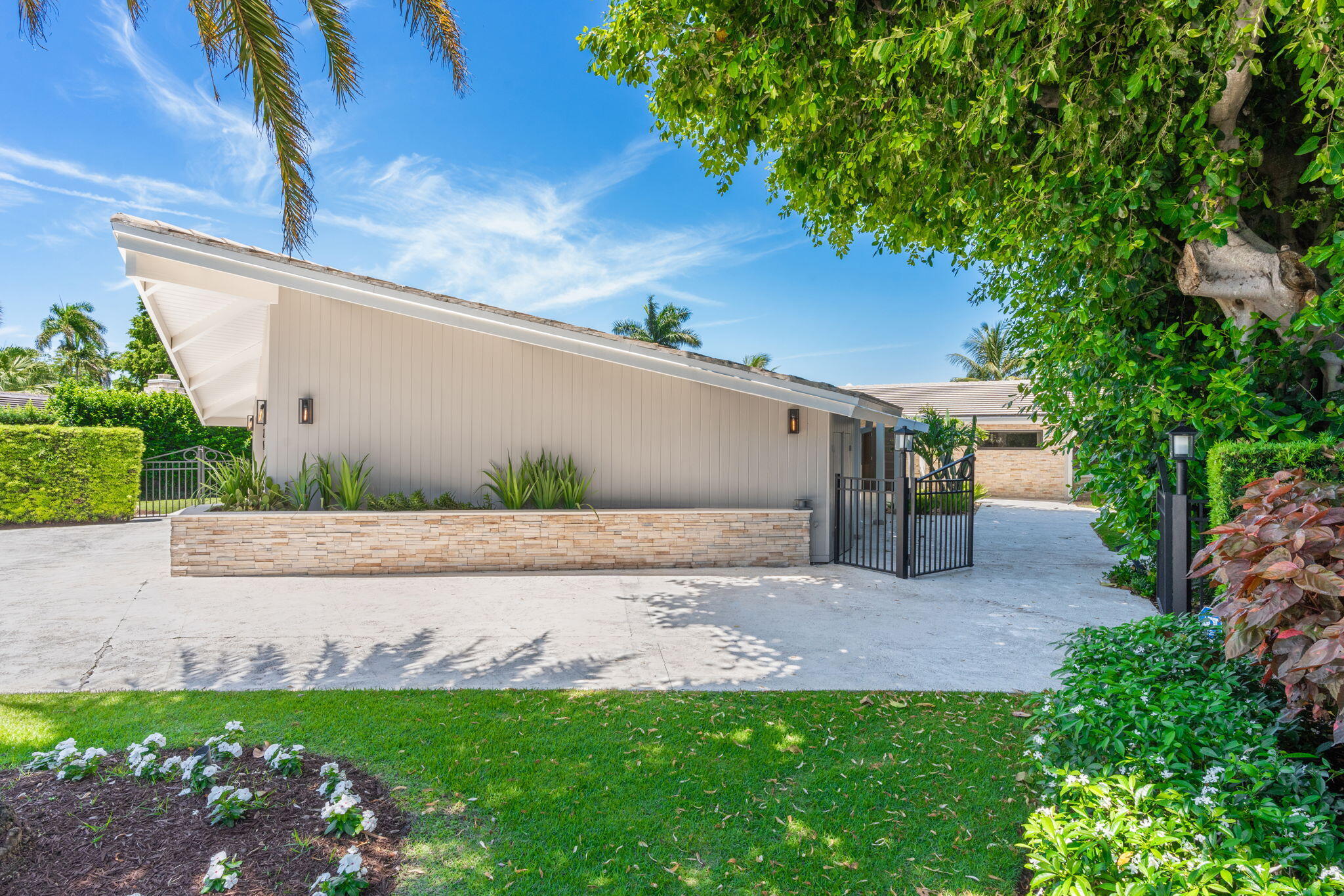 1425 Middle Riv Fort Lauderdale, FL 33304