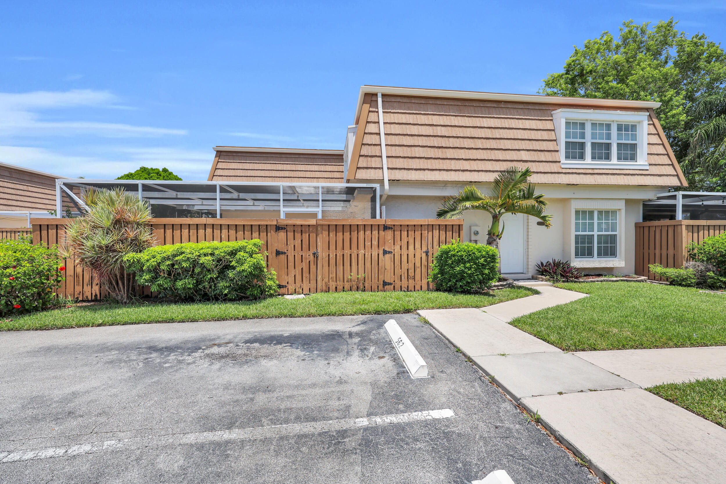 11557 Winchester Dr