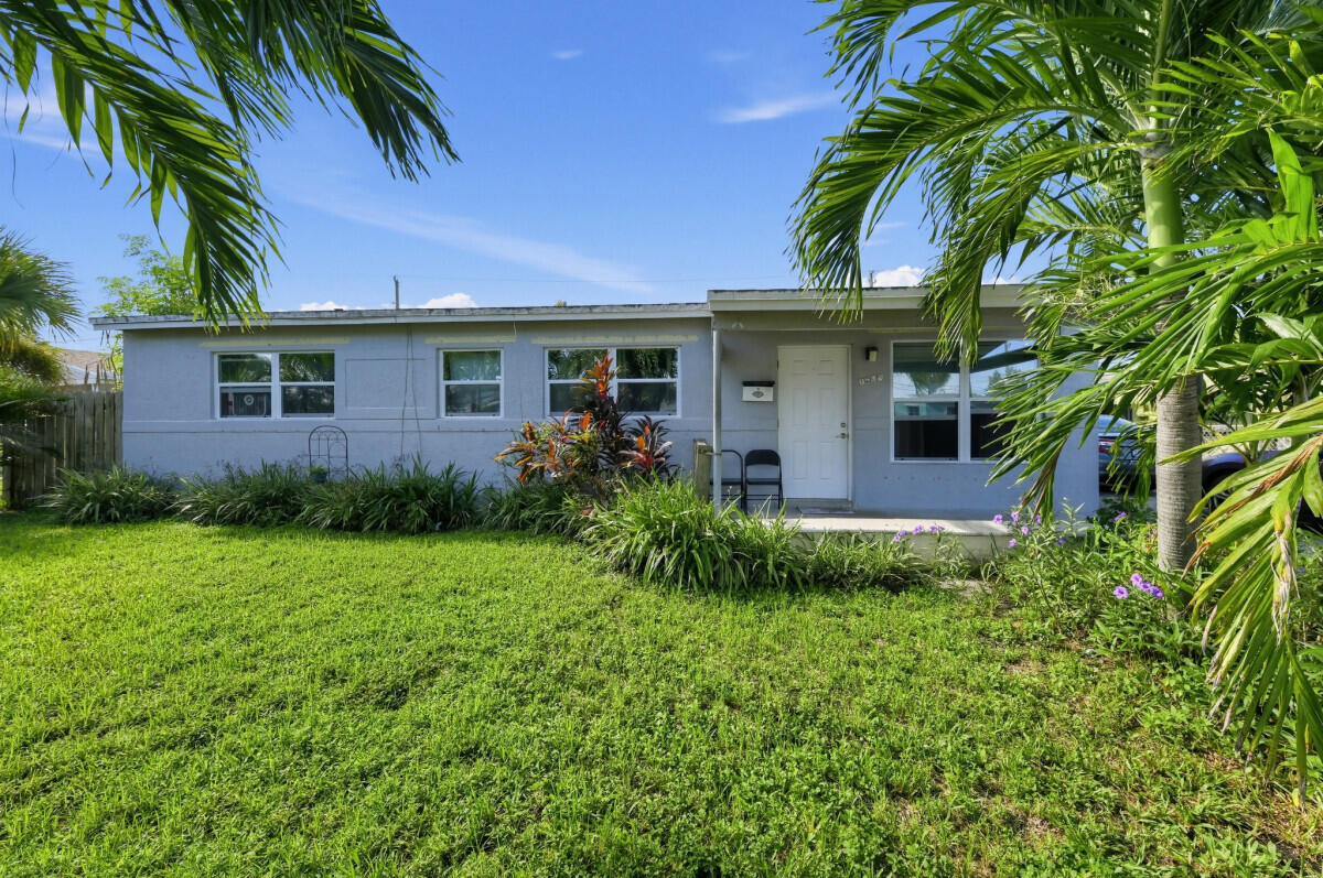 1209 W 26th Ct