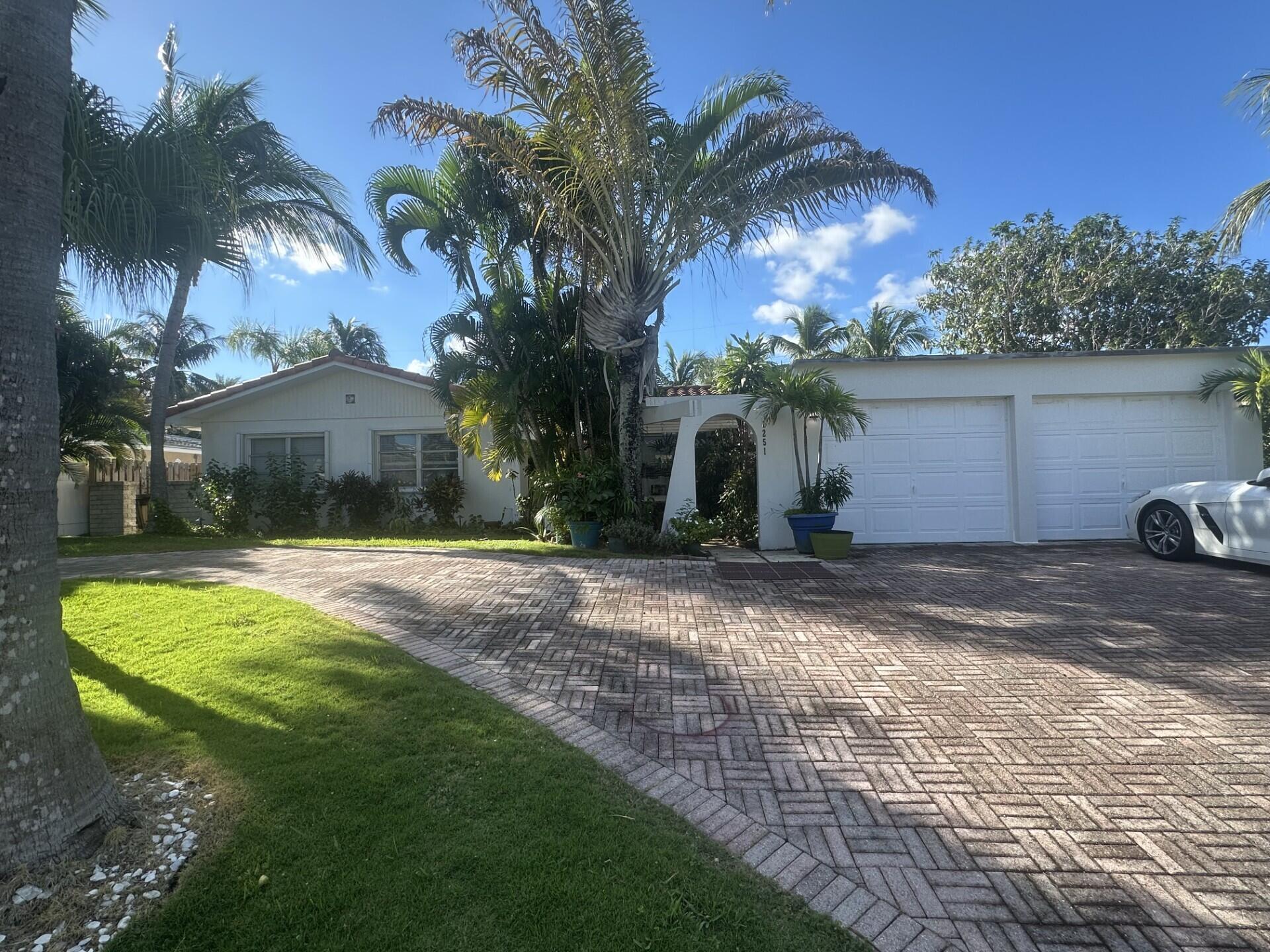 1251 Manor Dr