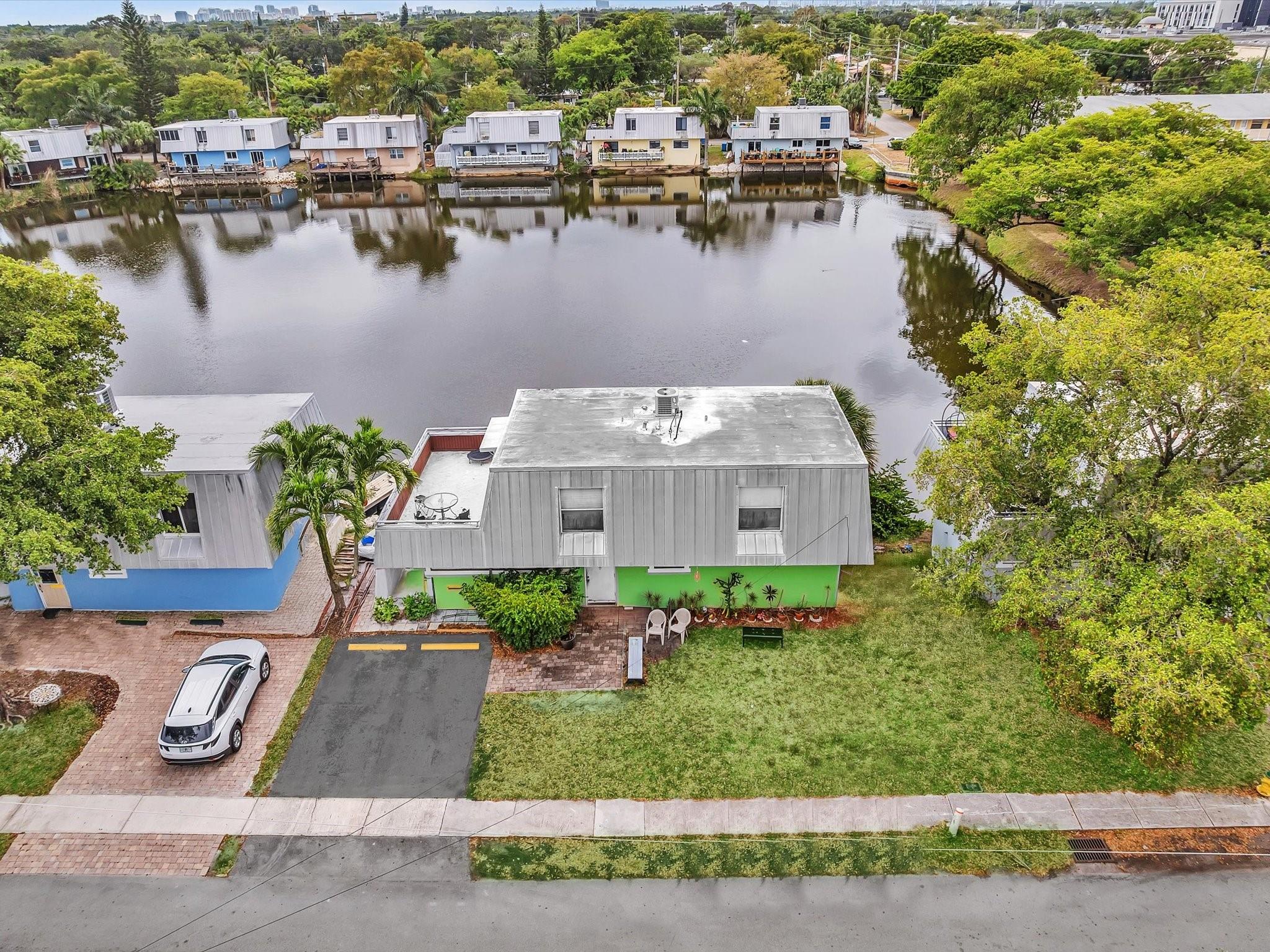1350 NE 40th Dr,Oakland Park, FL 33334