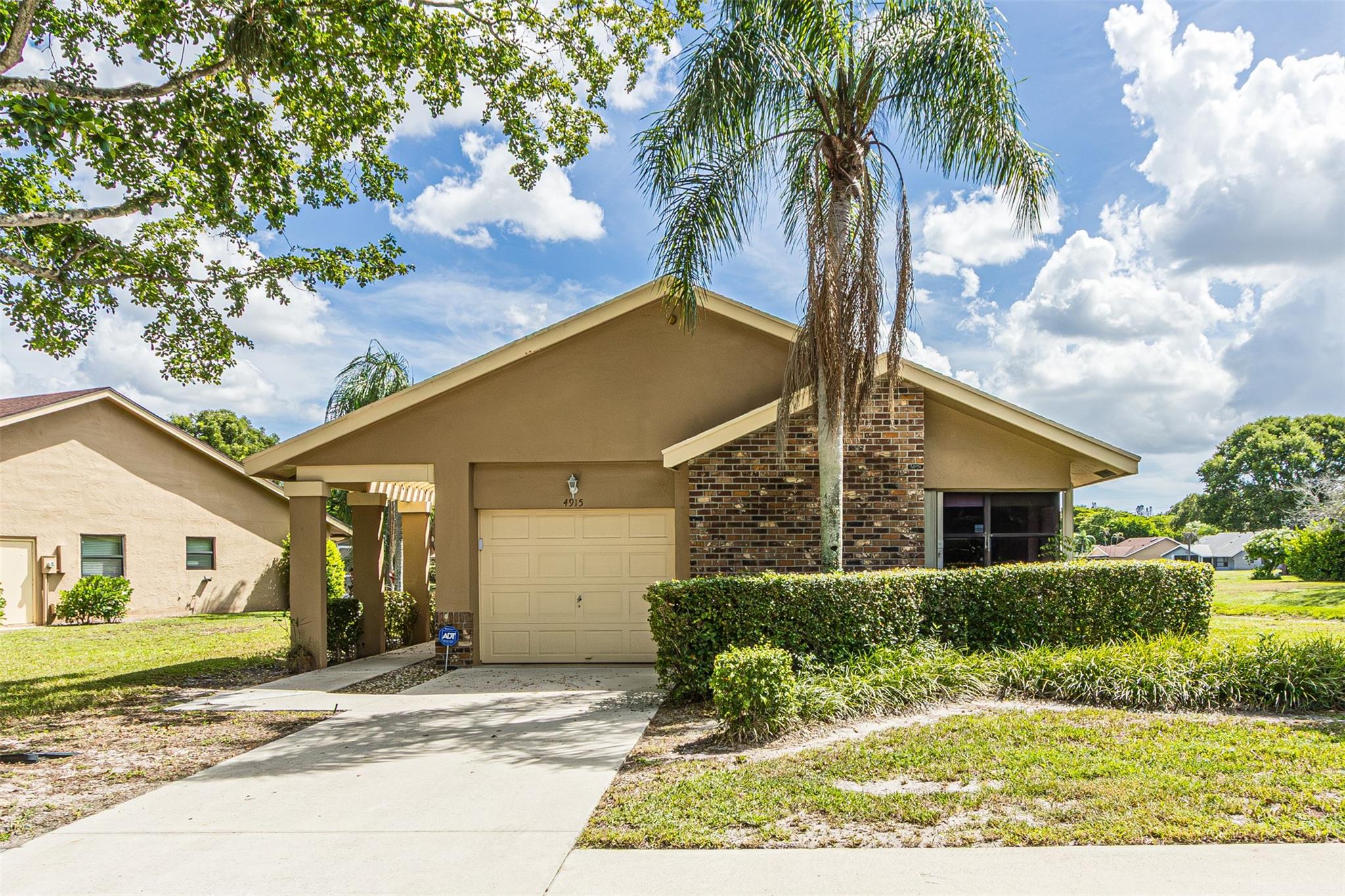 4915 Calamondin Cir
