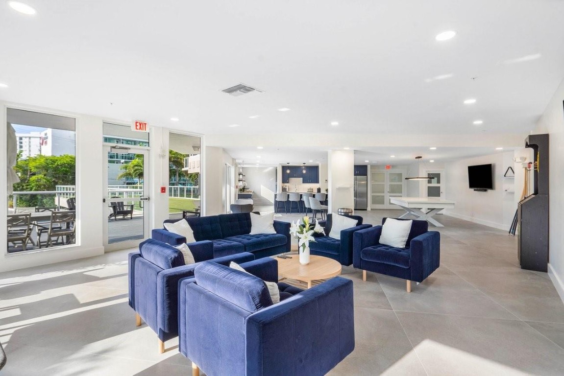 3000 Holiday #1605 Fort Lauderdale, FL 33316