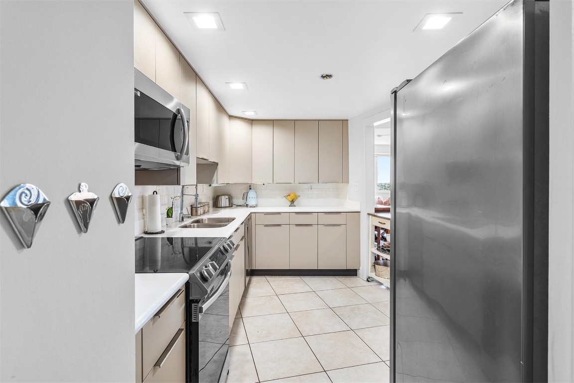 3000 Holiday #1605 Fort Lauderdale, FL 33316