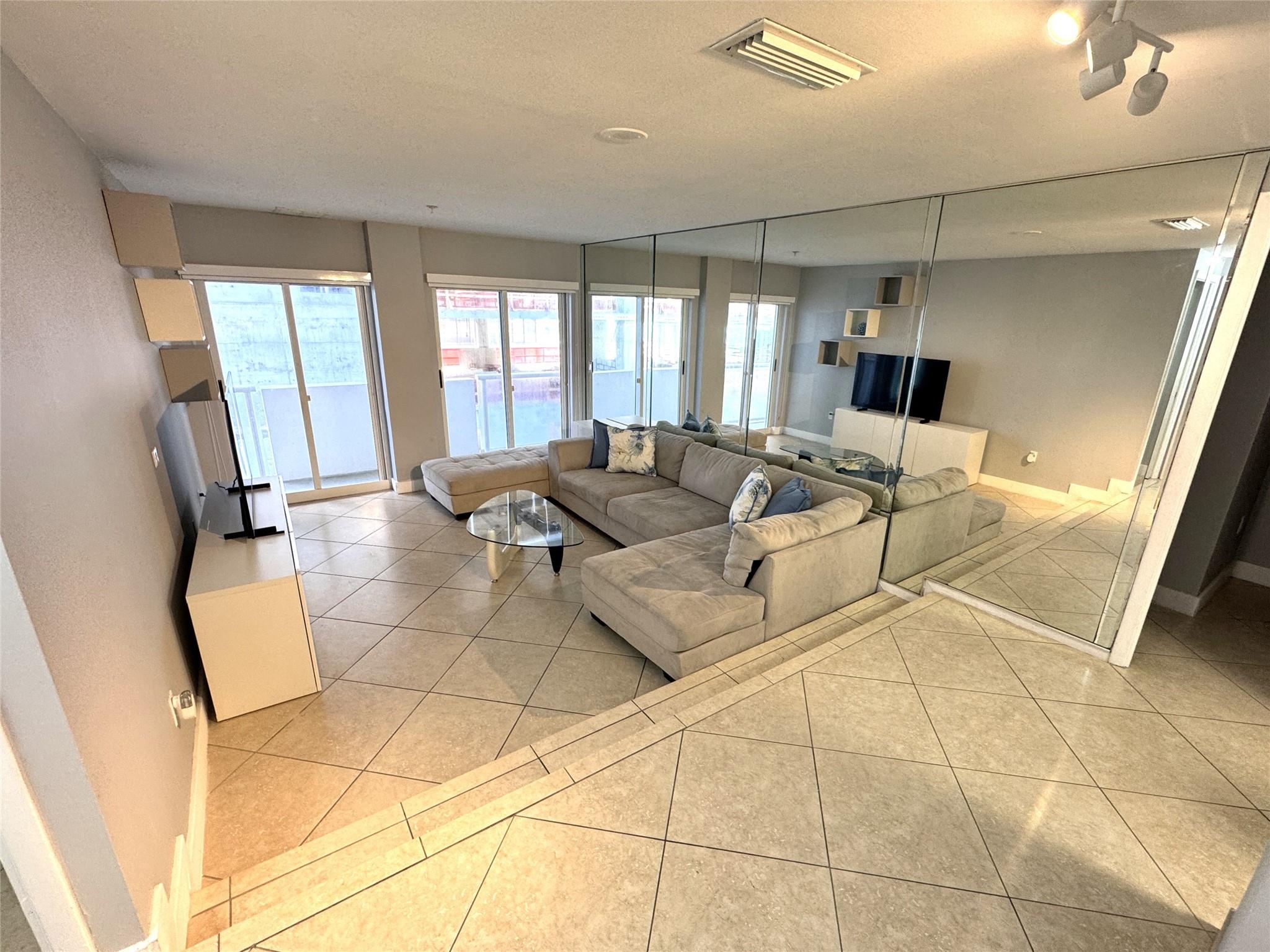 9195 Collins Ave #PH4