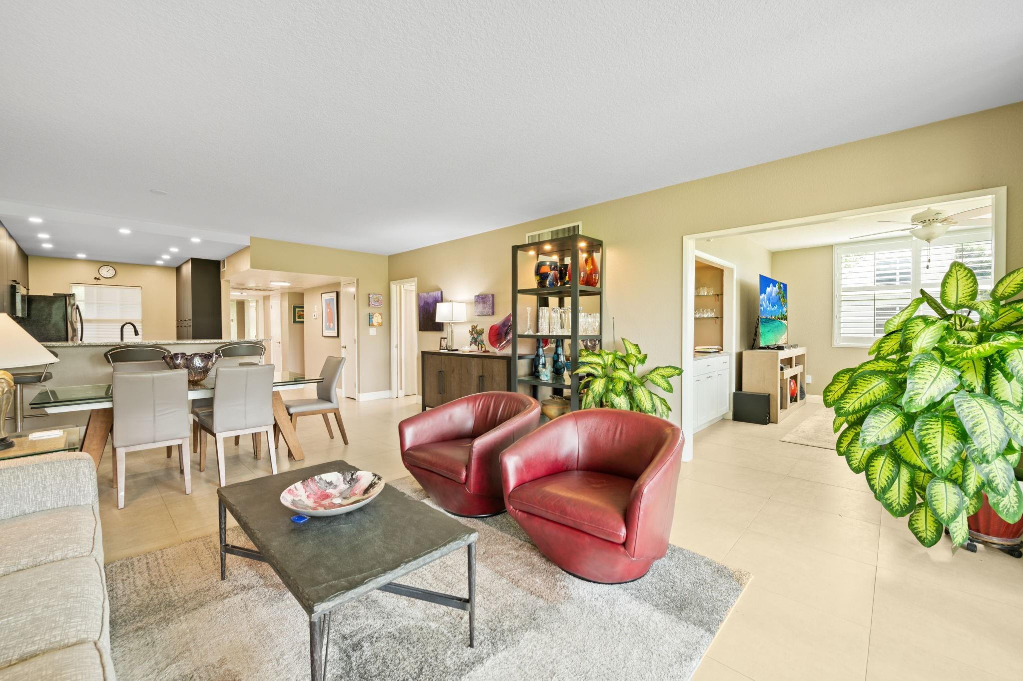 555 Oaks Ln #112