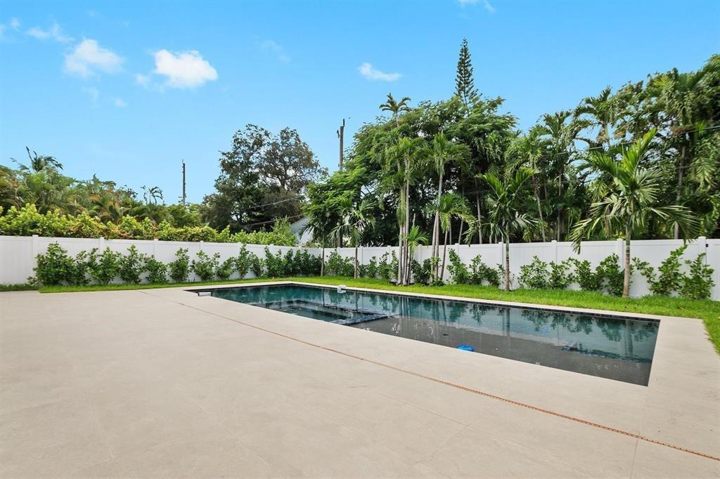 607 NE 17th Ave Fort Lauderdale, FL 33304