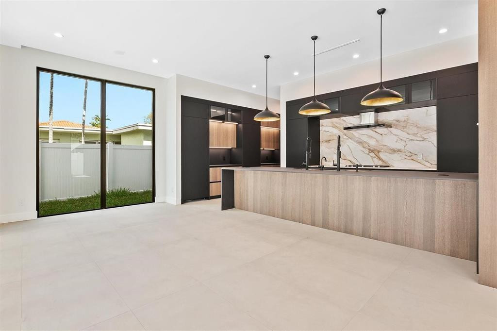 607 NE 17th Fort Lauderdale, FL 33304