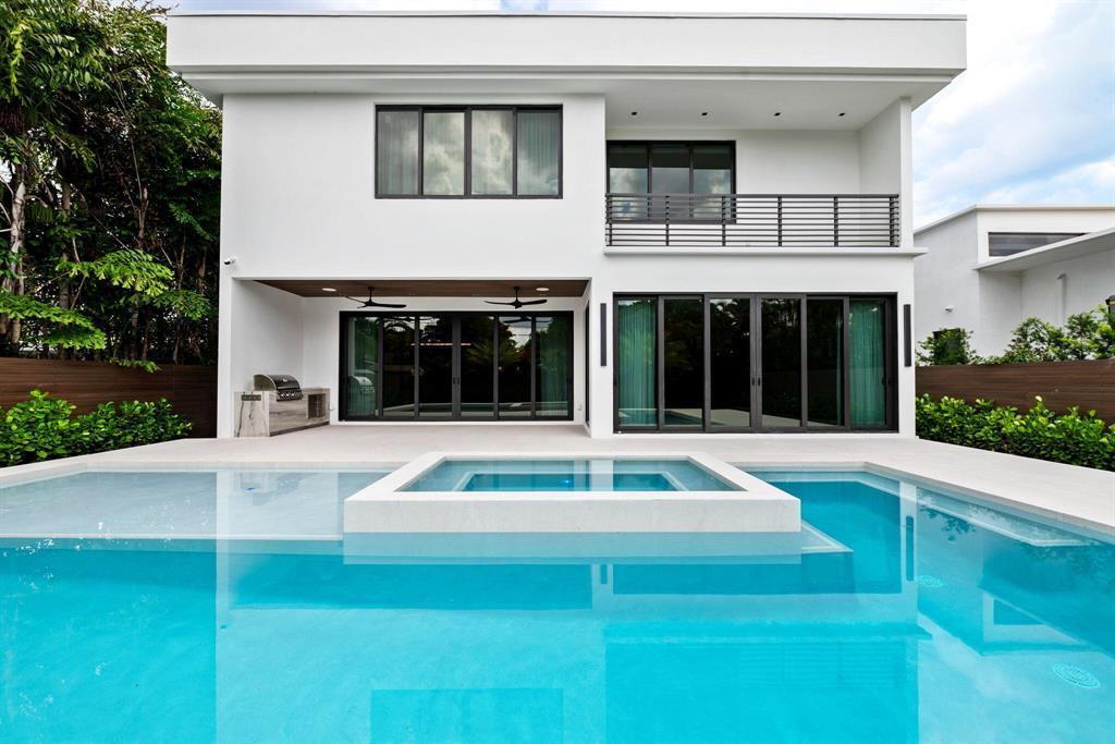 607 NE 17th Fort Lauderdale, FL 33304