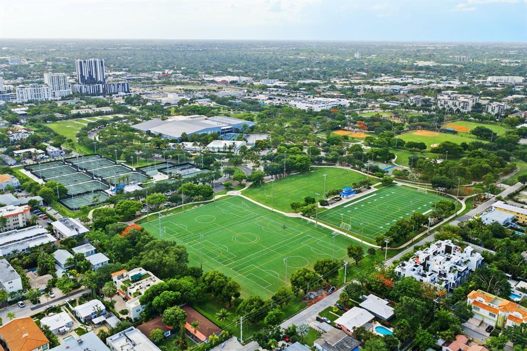 607 NE 17th Fort Lauderdale, FL 33304