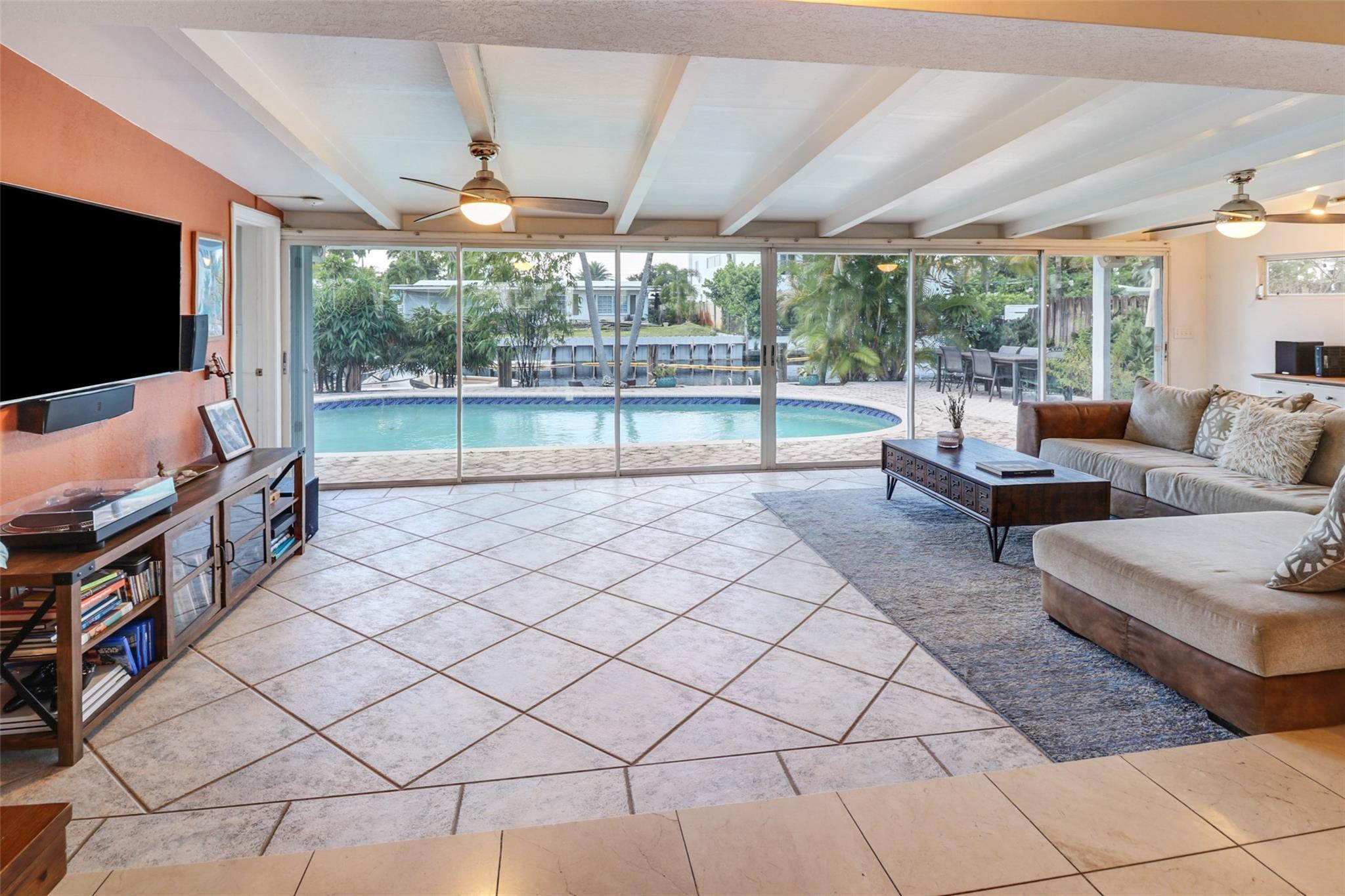 2625 E Gulfstream Ln Fort Lauderdale, FL 33312