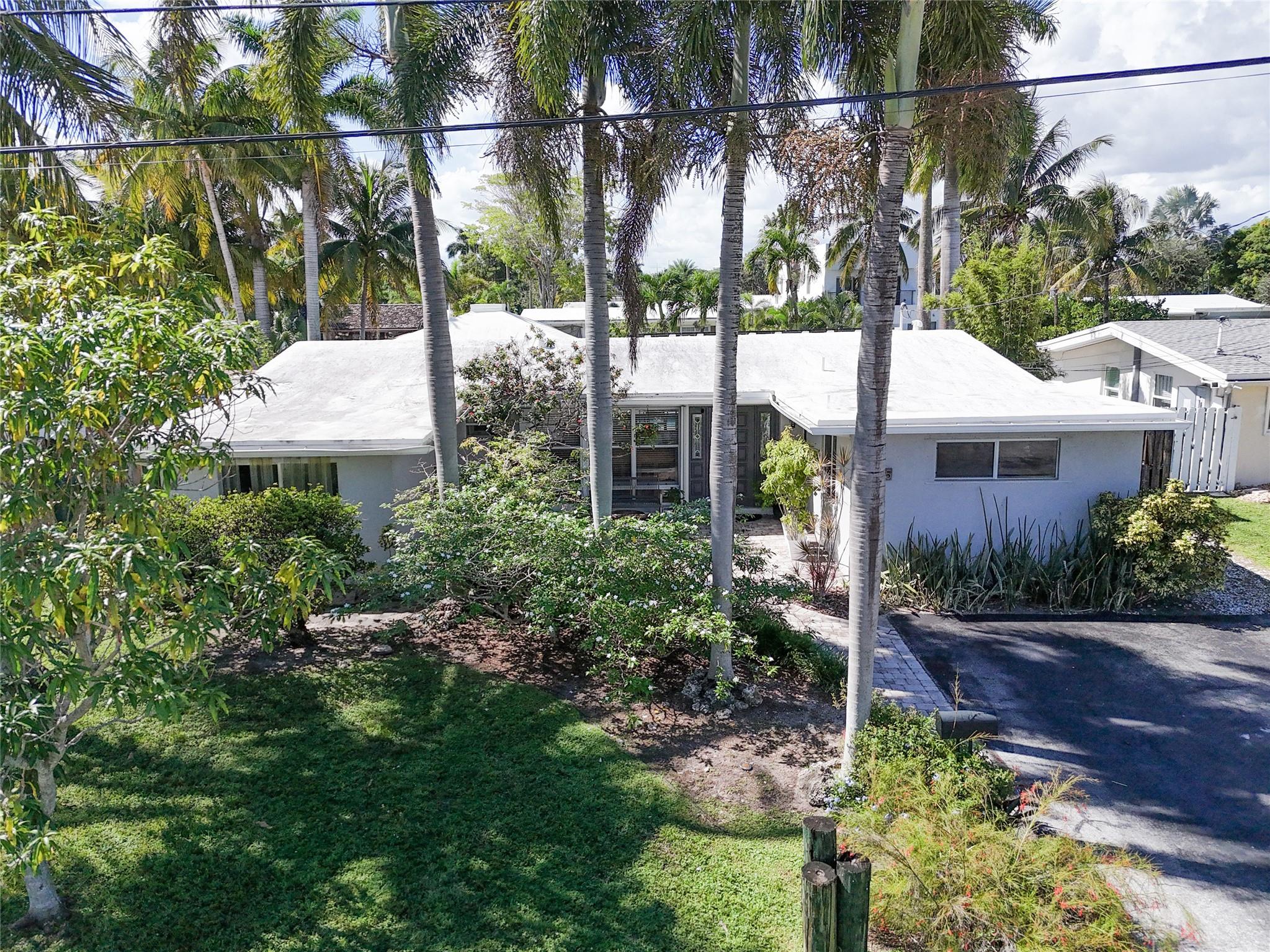 2625 E Gulfstream Ln Fort Lauderdale, FL 33312