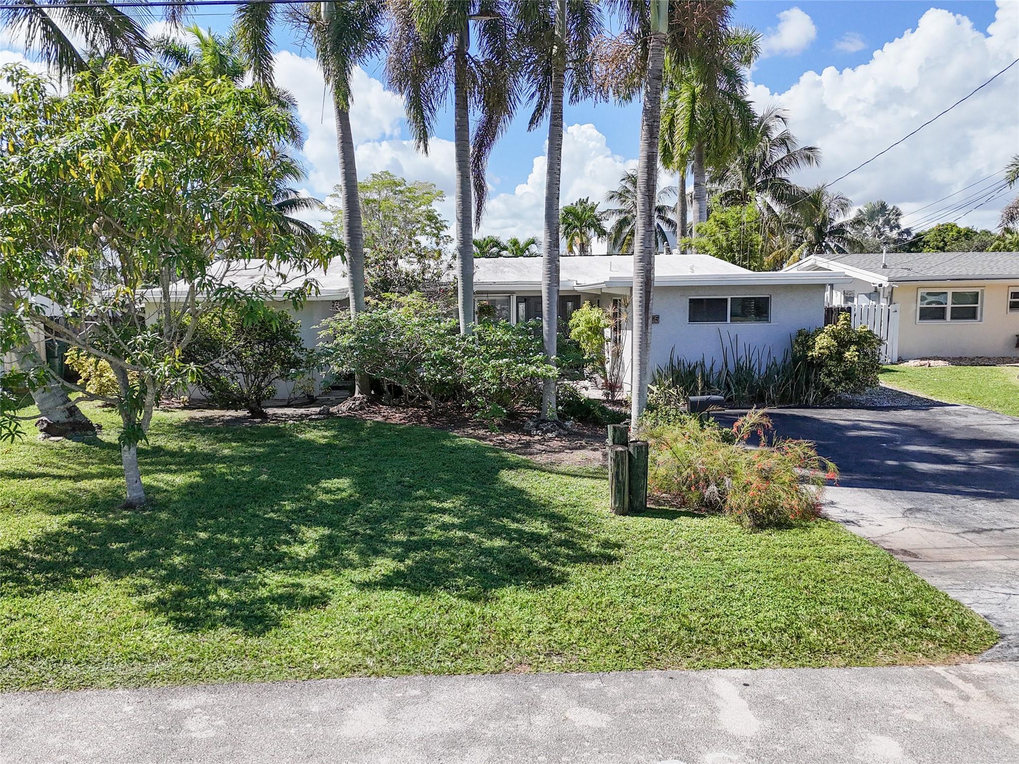 2625 E Gulfstream Ln Fort Lauderdale, FL 33312