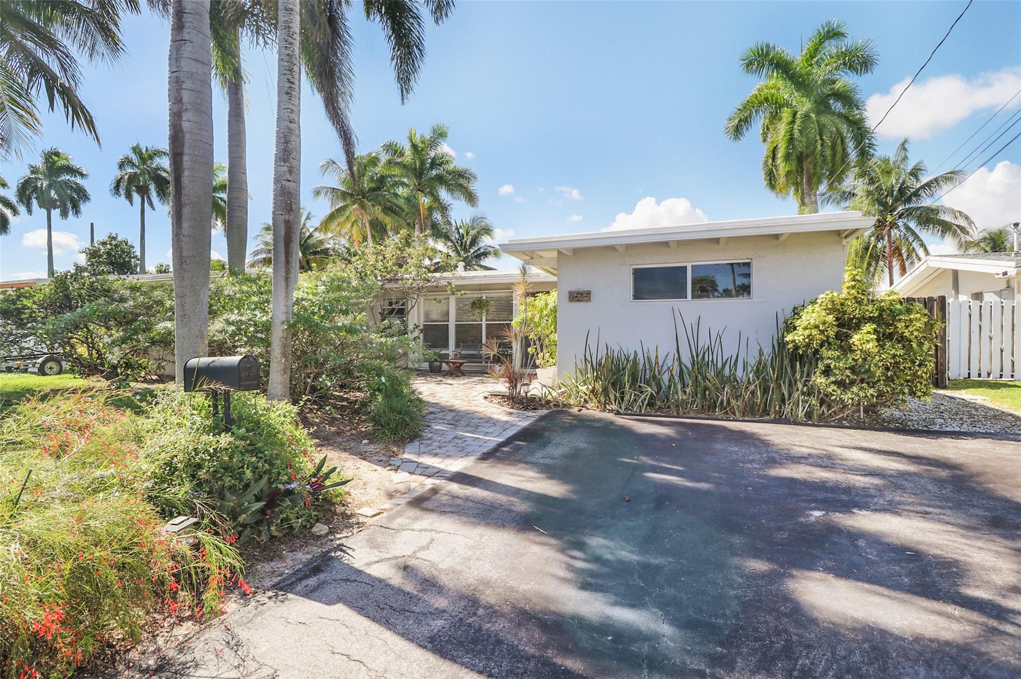 2625 E Gulfstream Ln Fort Lauderdale, FL 33312